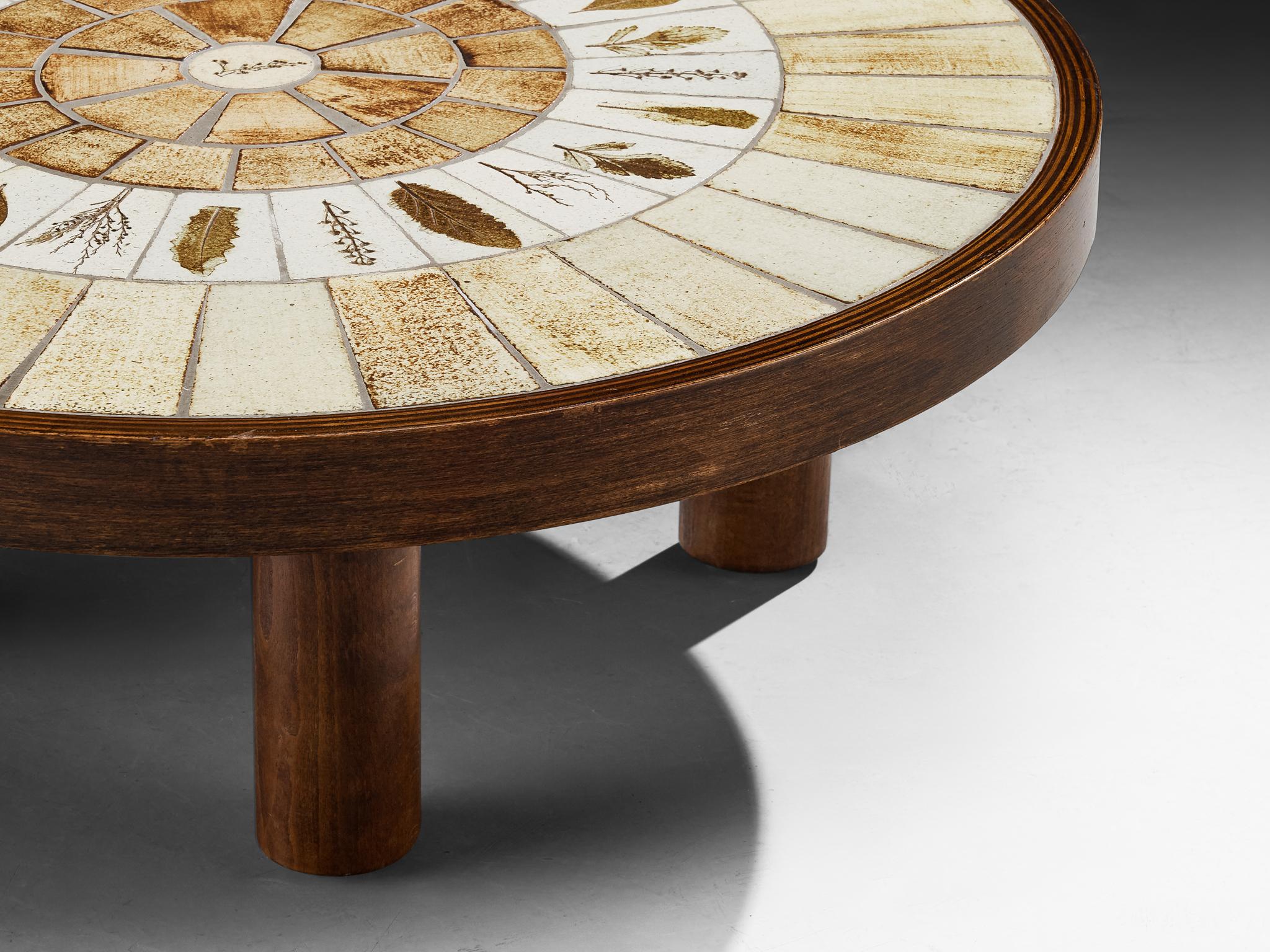 Francese Roger Capron Round Coffee Table with Fauna Imprints in Ceramic and Wood in vendita
