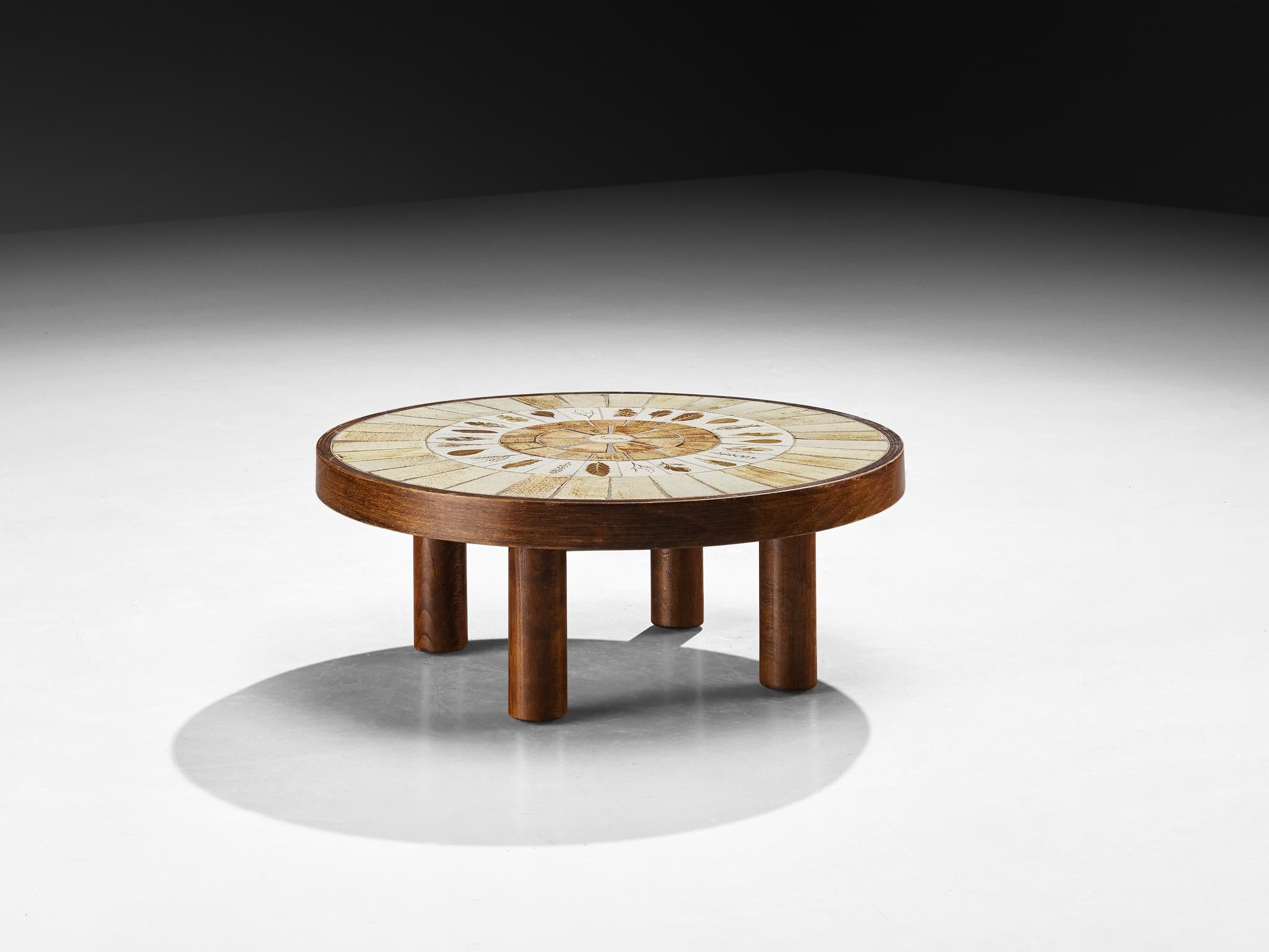 Roger Capron Round Coffee Table with Fauna Imprints in Ceramic and Wood In condizioni buone in vendita a Waalwijk, NL