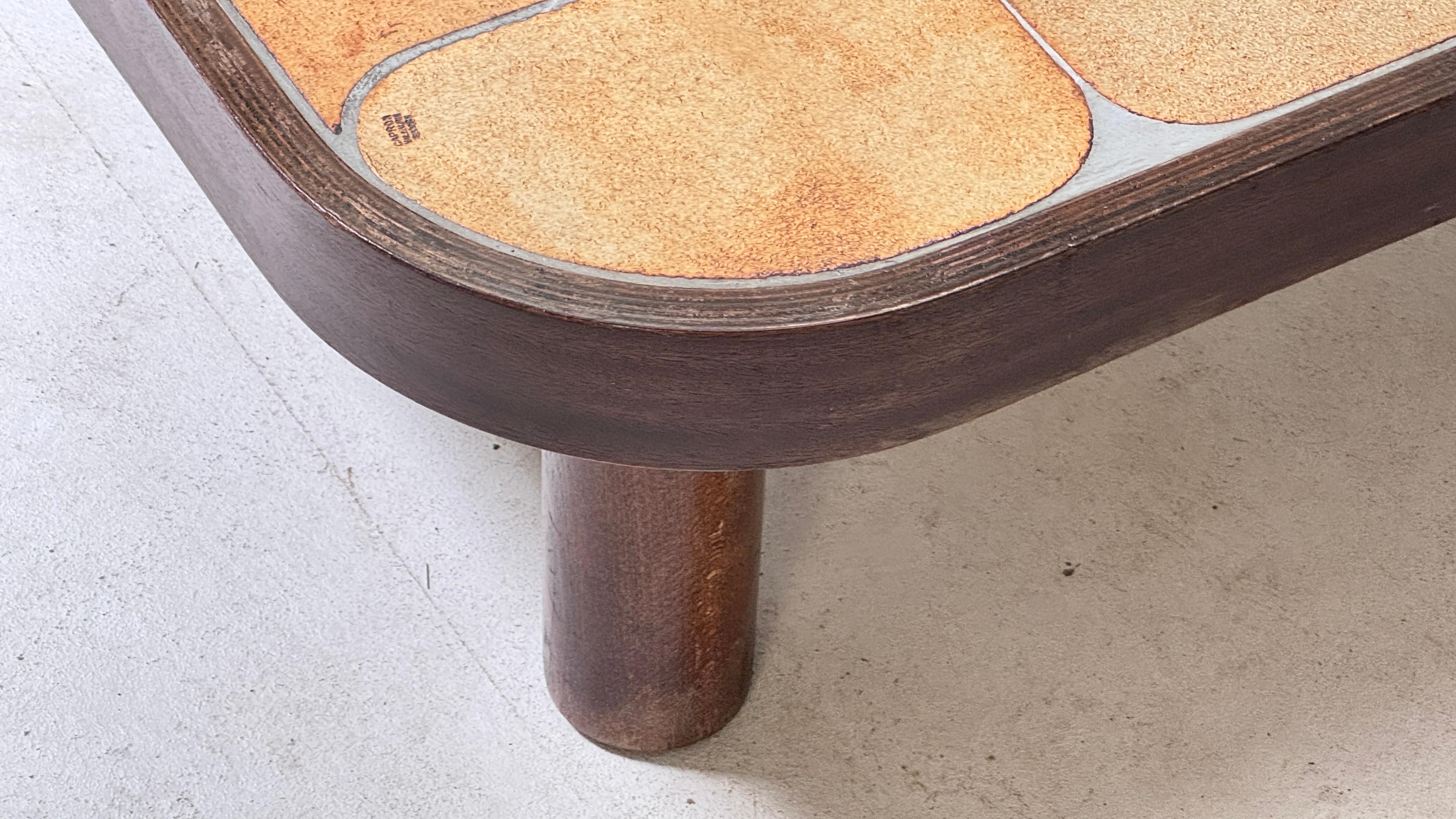 Roger Capron 'Shogun' Couchtisch aus Keramik Frankreich 1970 Farbe braun und grün 4