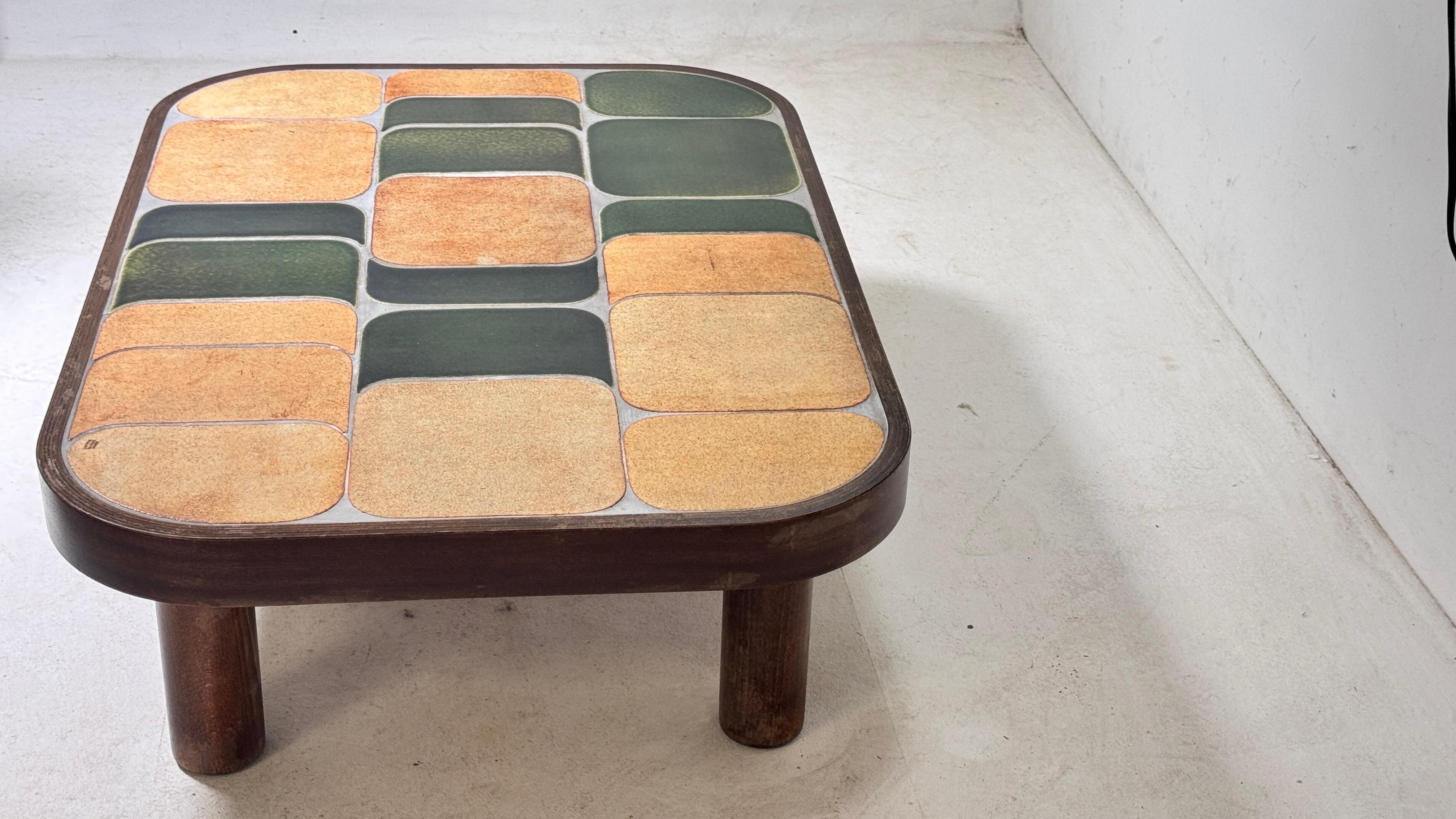 Roger Capron 'Shogun' Couchtisch aus Keramik Frankreich 1970 Farbe braun und grün 7