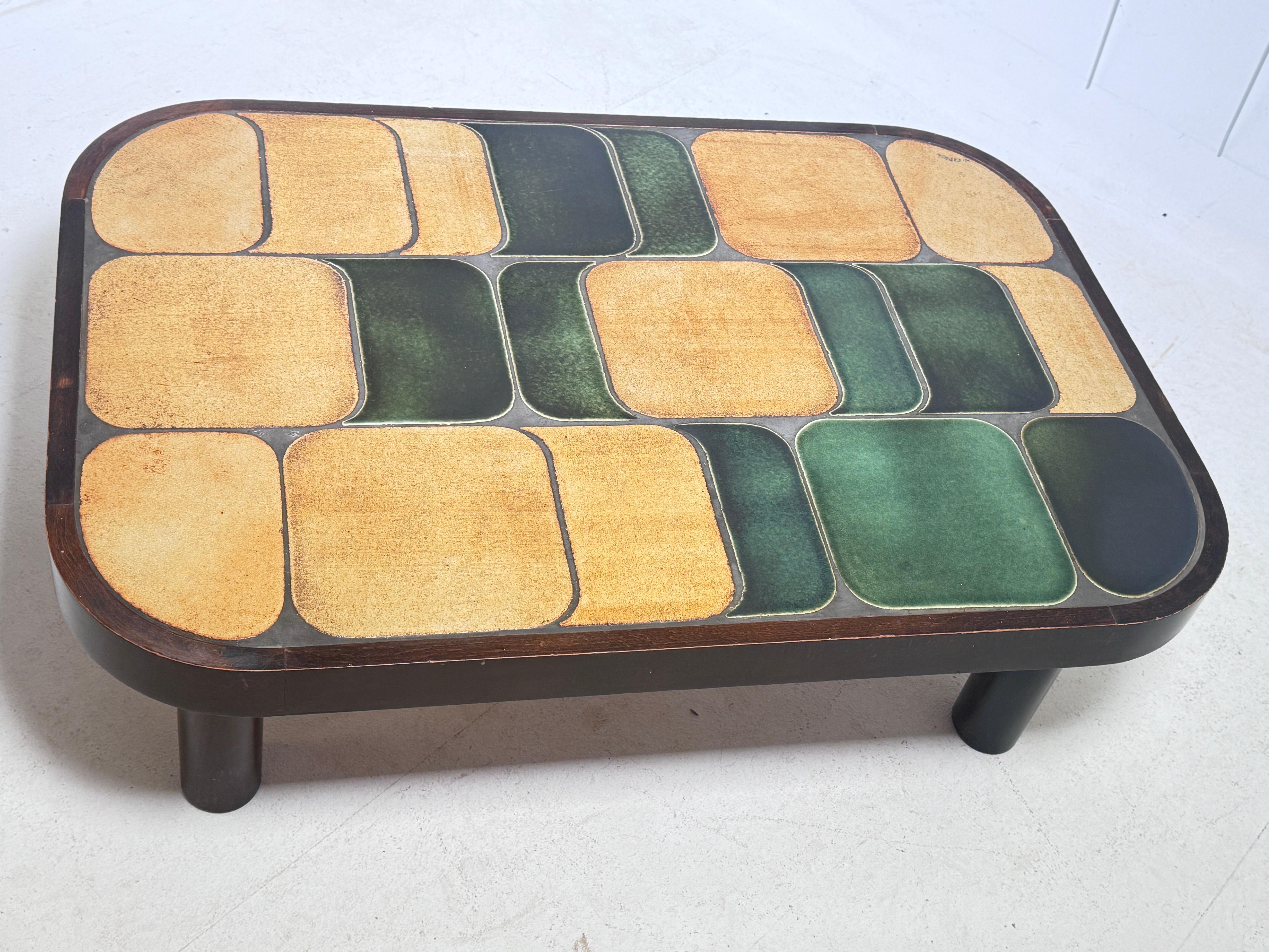 Roger Capron Table basse 'Shogun' en céramique France 1970 Couleur marron et verte 6
