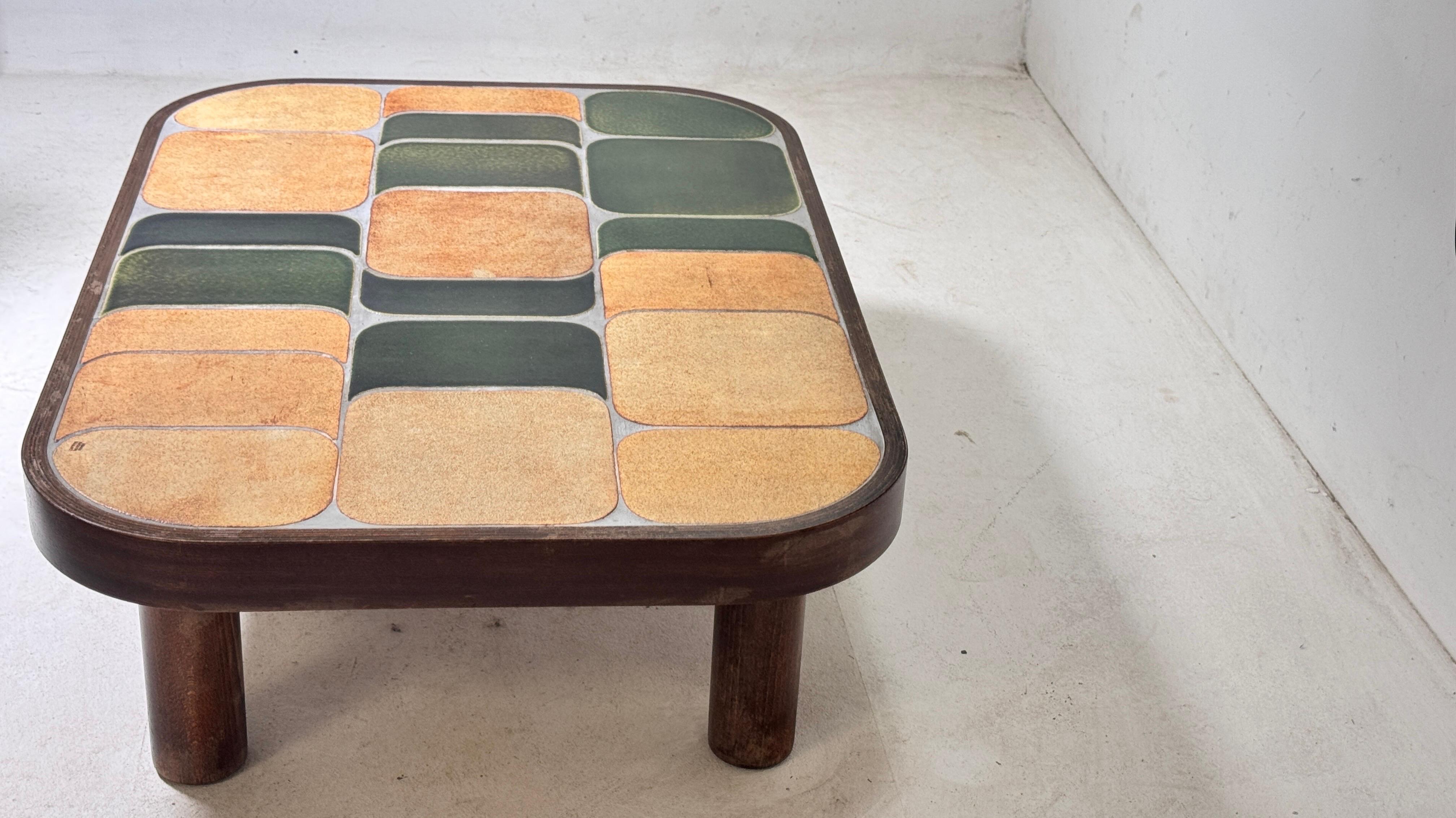 Roger Capron 'Shogun' Couchtisch aus Keramik Frankreich 1970 Farbe braun und grün 9
