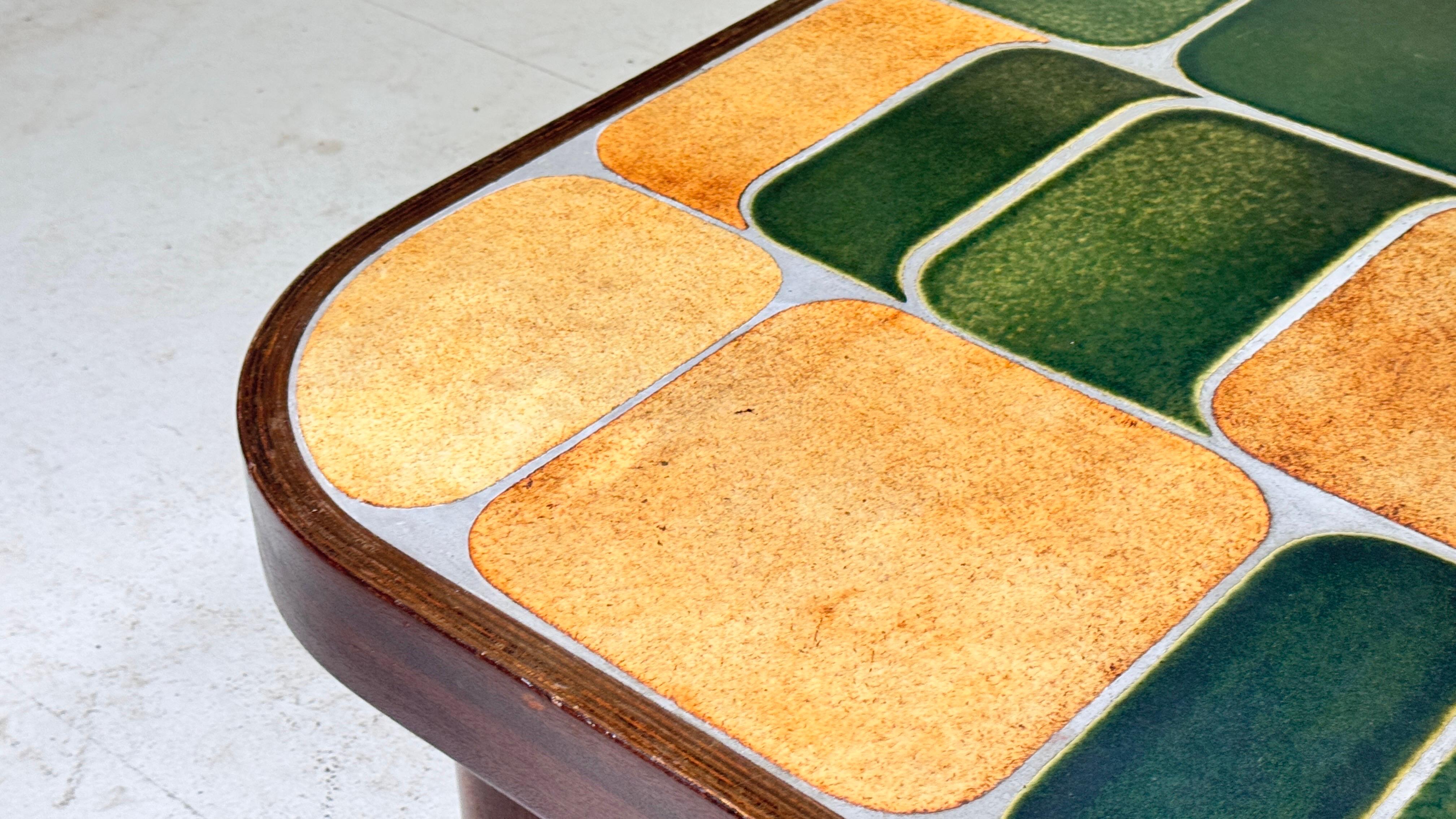 Roger Capron 'Shogun' Couchtisch aus Keramik Frankreich 1970 Farbe braun und grün (Moderne der Mitte des Jahrhunderts)
