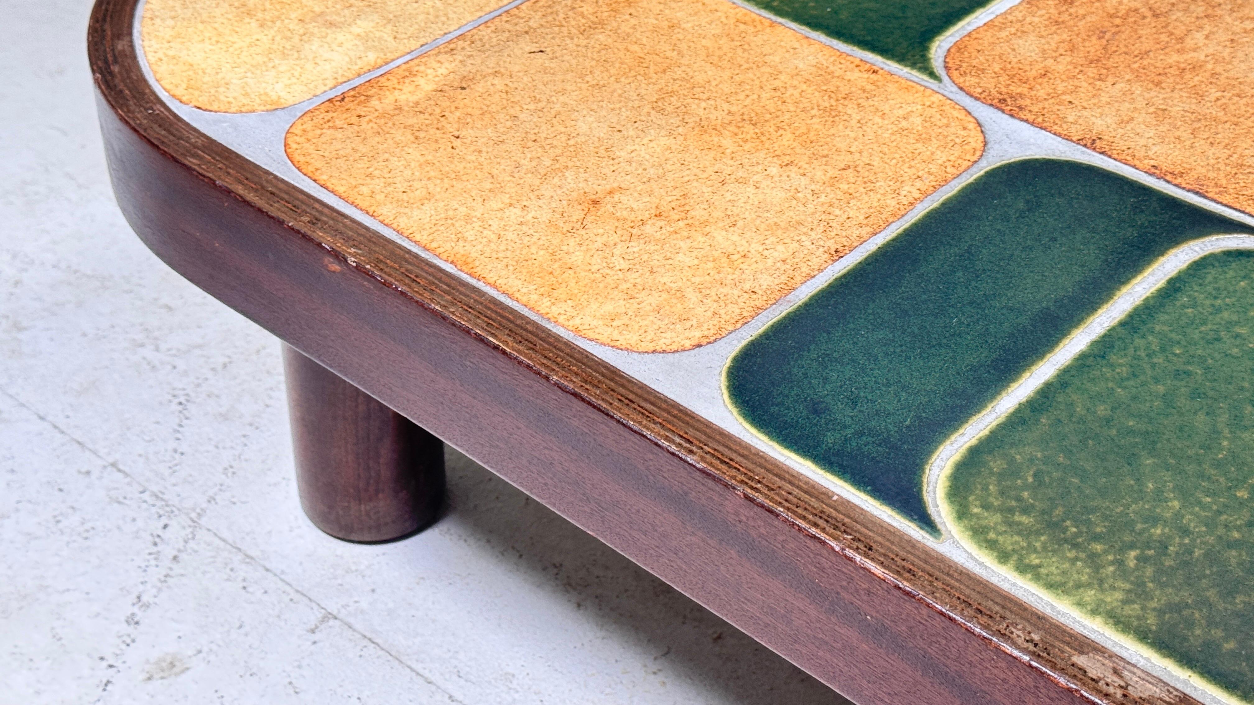 Roger Capron 'Shogun' Couchtisch aus Keramik Frankreich 1970 Farbe braun und grün (Ende des 20. Jahrhunderts)