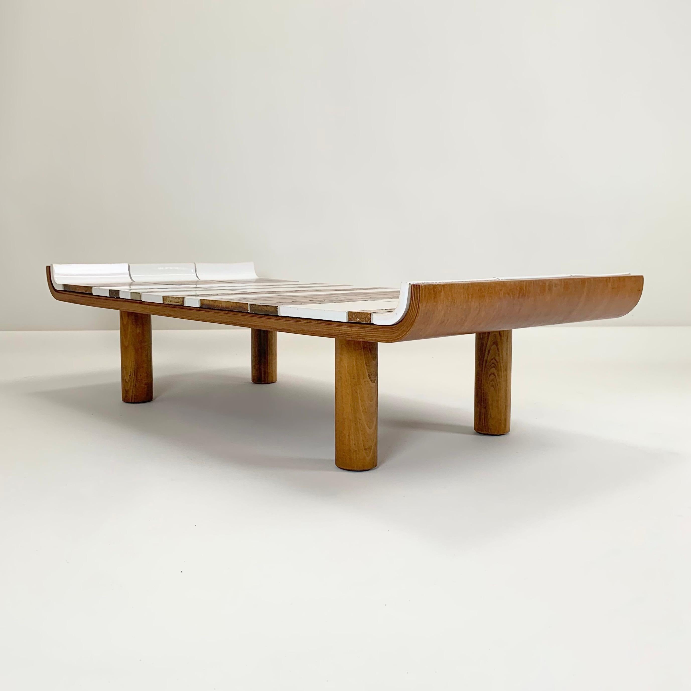 Mid-Century moderno Tavolino in ceramica firmato Roger Capron, arredamento Moribana,  1974 circa, Francia. in vendita