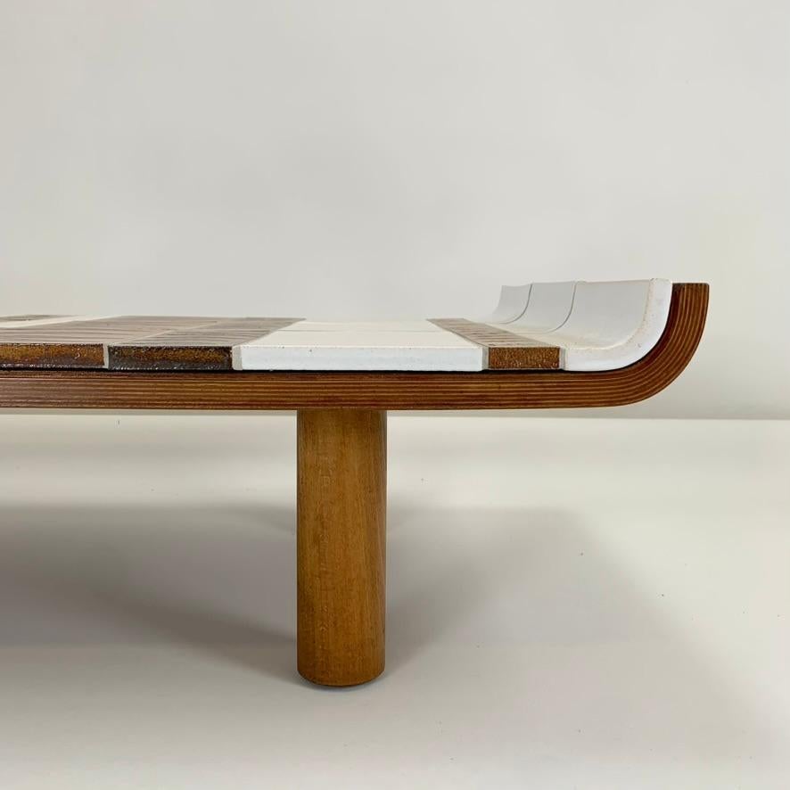 Francese Tavolino in ceramica firmato Roger Capron, arredamento Moribana,  1974 circa, Francia. in vendita