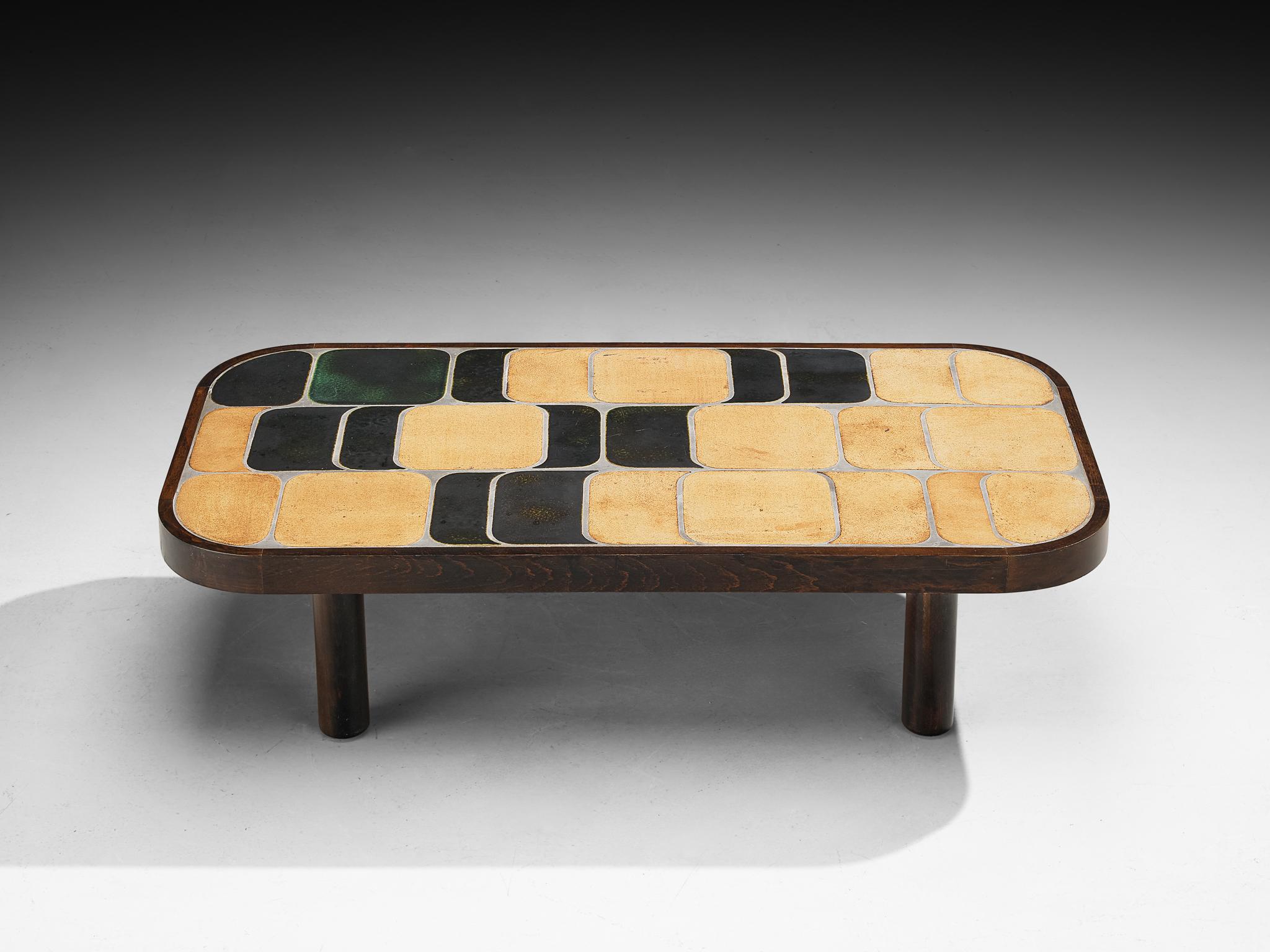 Roger Capron, tavolino da caffè 'Sou-Chong', ceramica, faggio macchiato, Francia, 1971

Un affascinante tavolino da caffè francese con piastrelle in ceramica splendidamente composte dal famoso designer francese Roger Capron. Questo pezzo fa parte