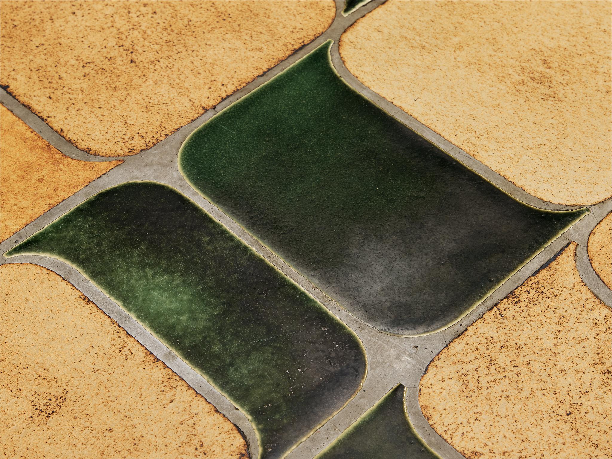 Roger Capron Table basse 'Sou-Chong' en céramique et Wood en vente 2