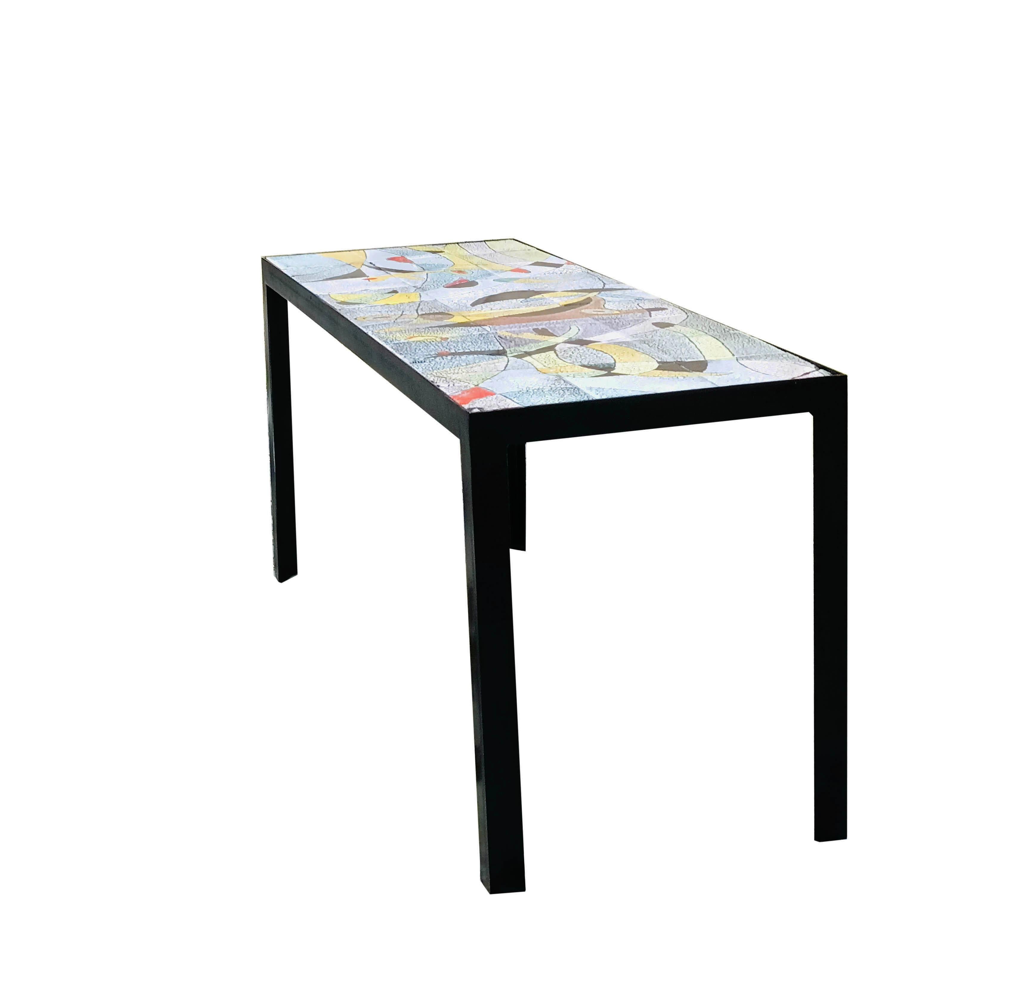 Mid-Century Modern Table basse en fer de style Roger Capron avec plateau en céramique, années 1970 en vente