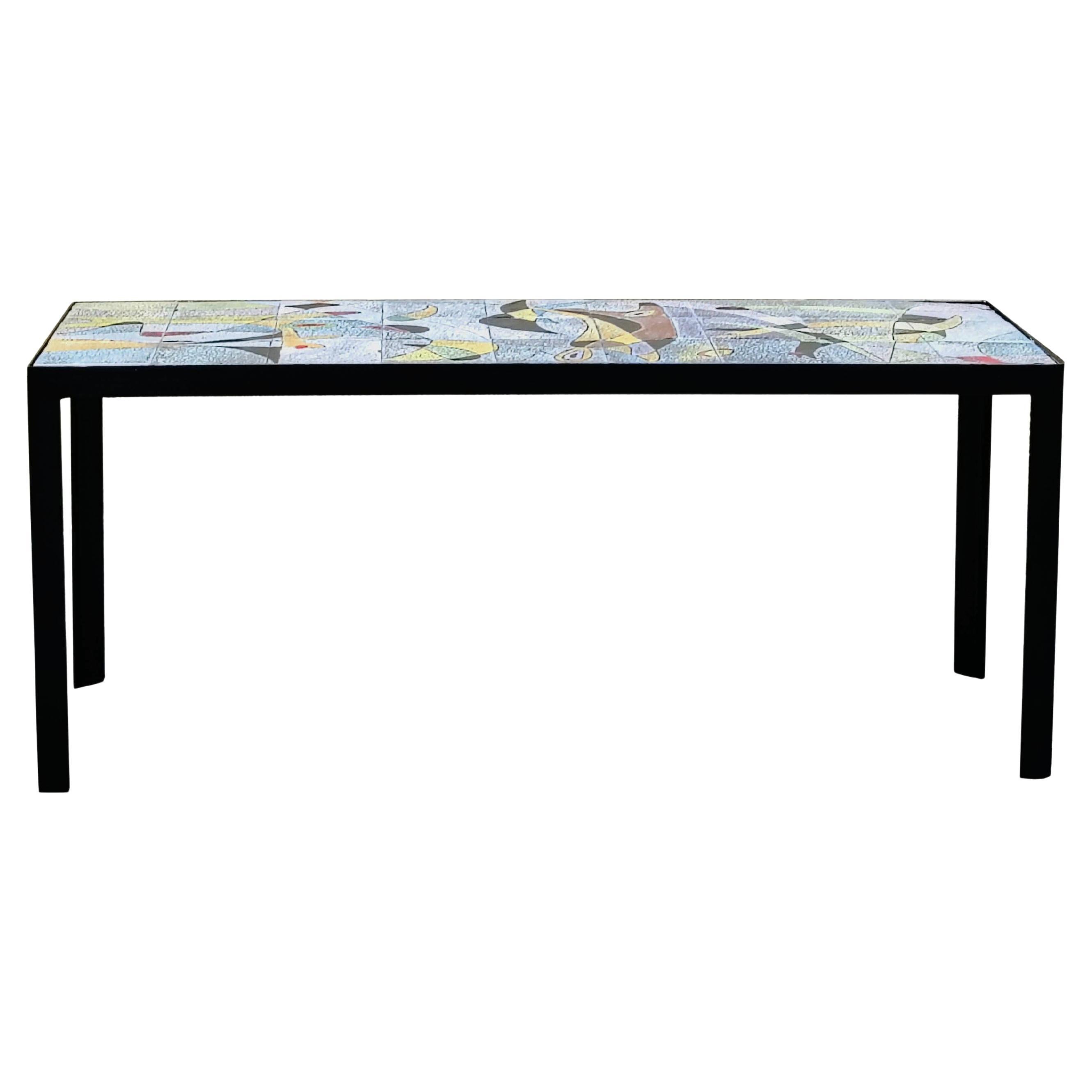 Table basse en fer de style Roger Capron avec plateau en céramique, années 1970 en vente