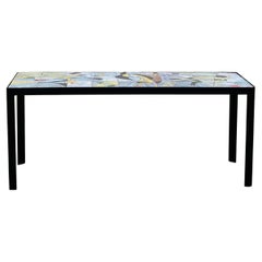 Table basse en fer de style Roger Capron avec plateau en céramique, années 1970