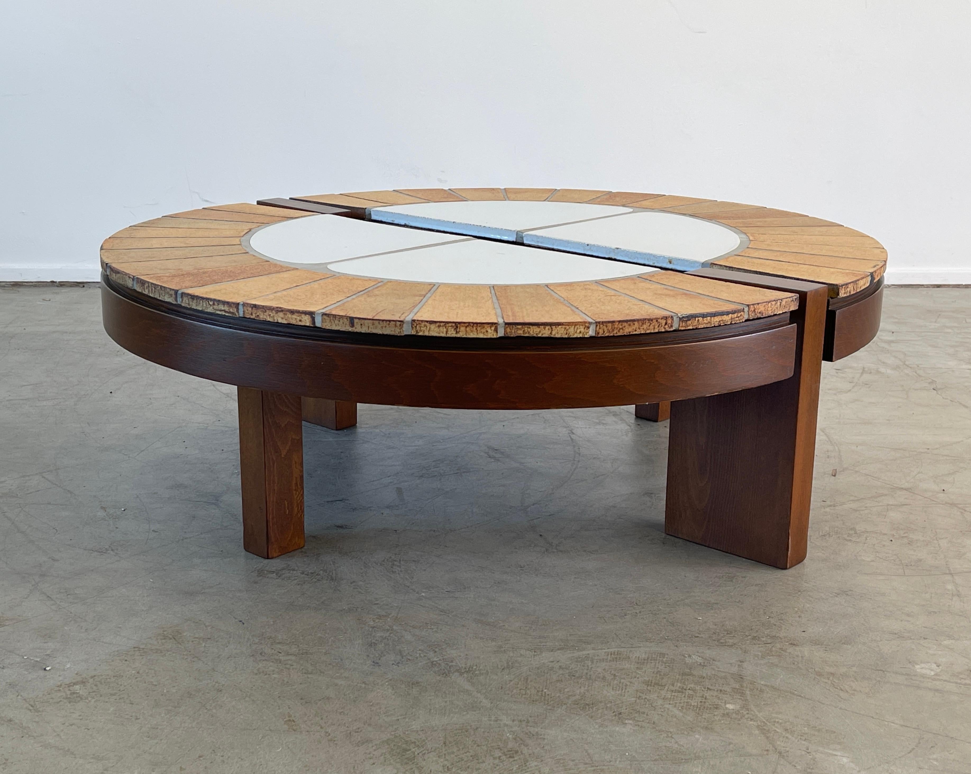 Français Table Roger Capron