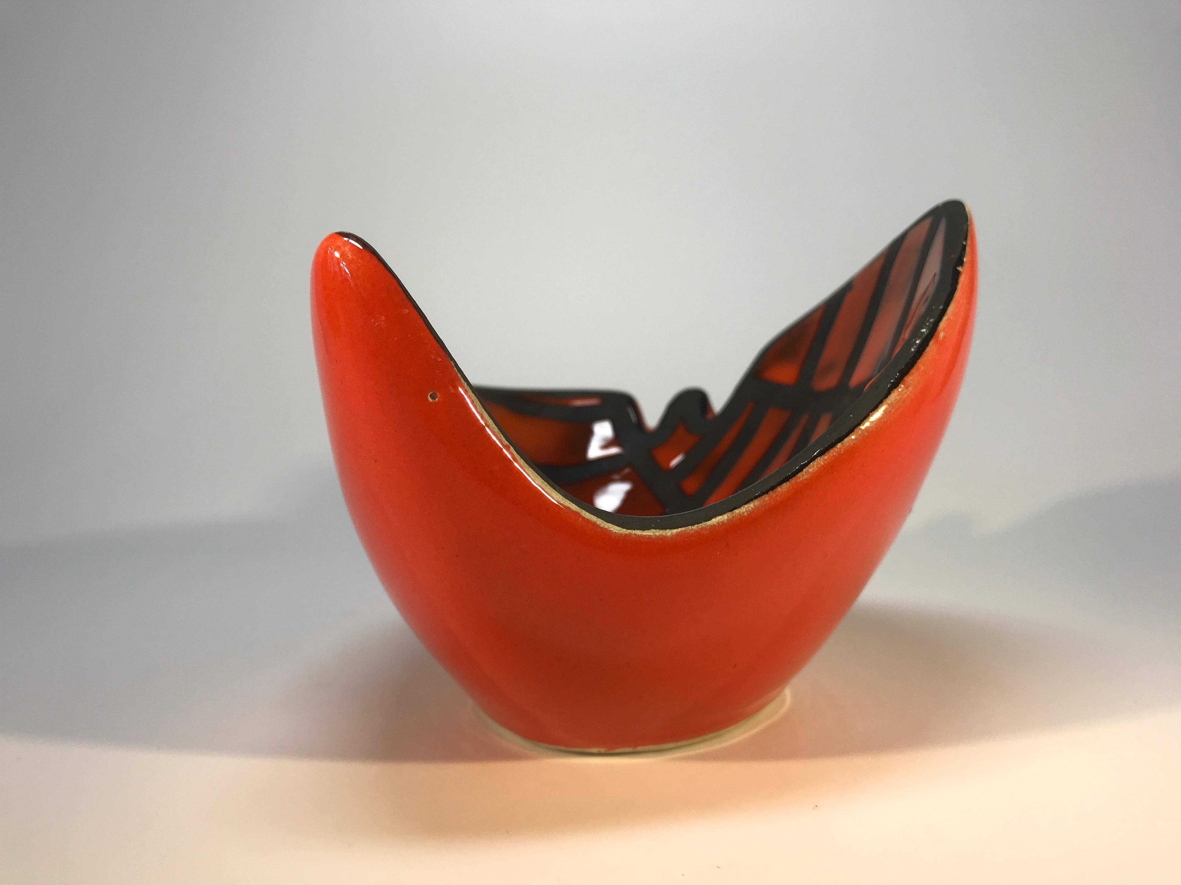 Glazed Roger Capron, Vallauris, Flame Red & Black Ceramic Tribal 1950 Vide Poche Bowl
