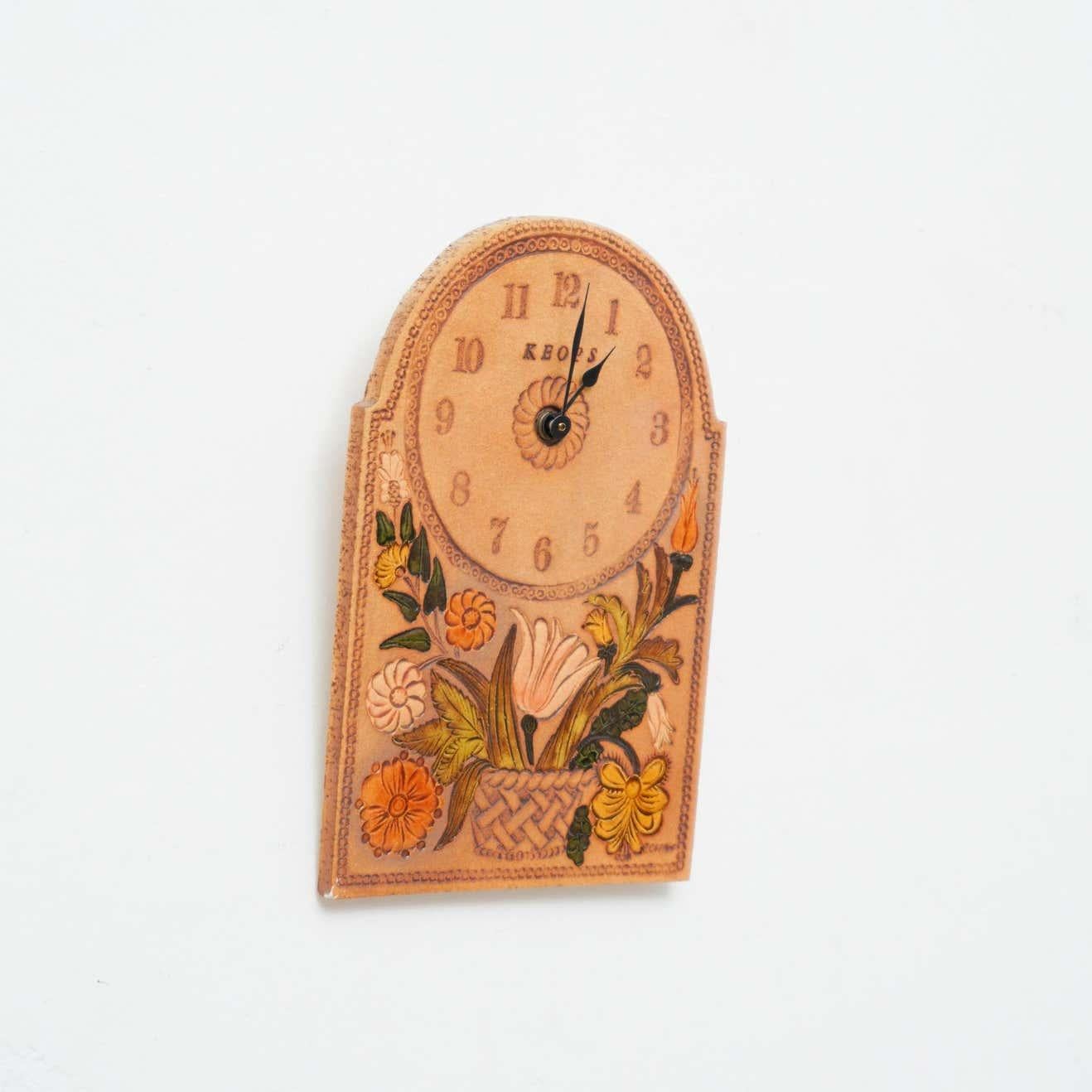 Roger Capron wall mounted ceramic clock, circa 1960.
By Roger Capron, signed. (France).

In original condition with minor wear consistent of age and use, preserving a beautiful patina.