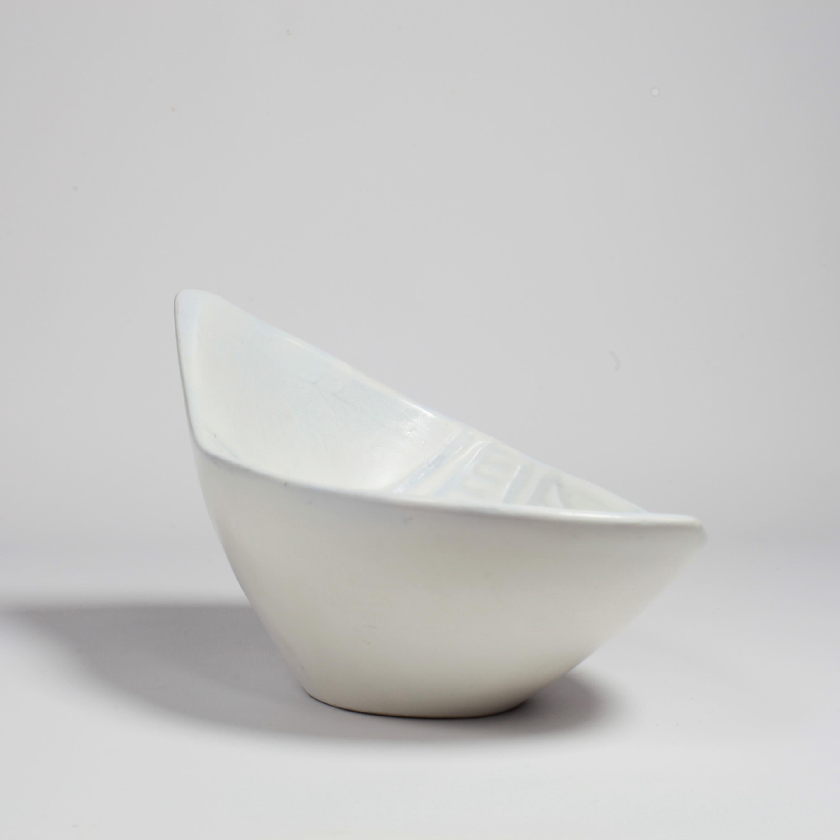 White ceramic bowl freeform by Roger Capron Vallauris France, 1960.
 