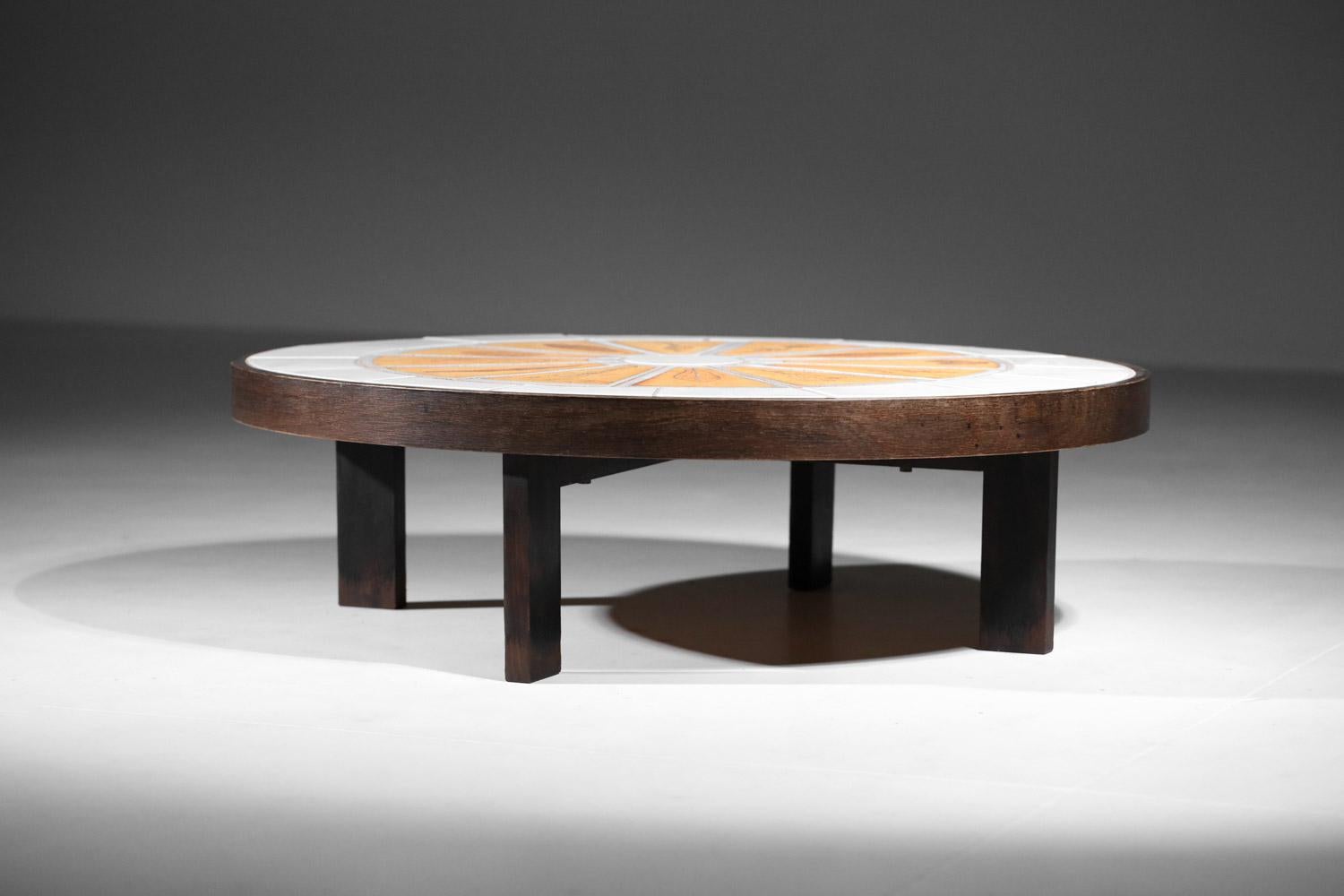 Tavolini disegnati dal ceramista francese Roger Capron negli anni '60. Struttura in legno massiccio e compensato, piano in piastrelle di ceramica, motivo erbario. Ogni piastrella è un pezzo unico, realizzato con una pianta naturale intarsiata