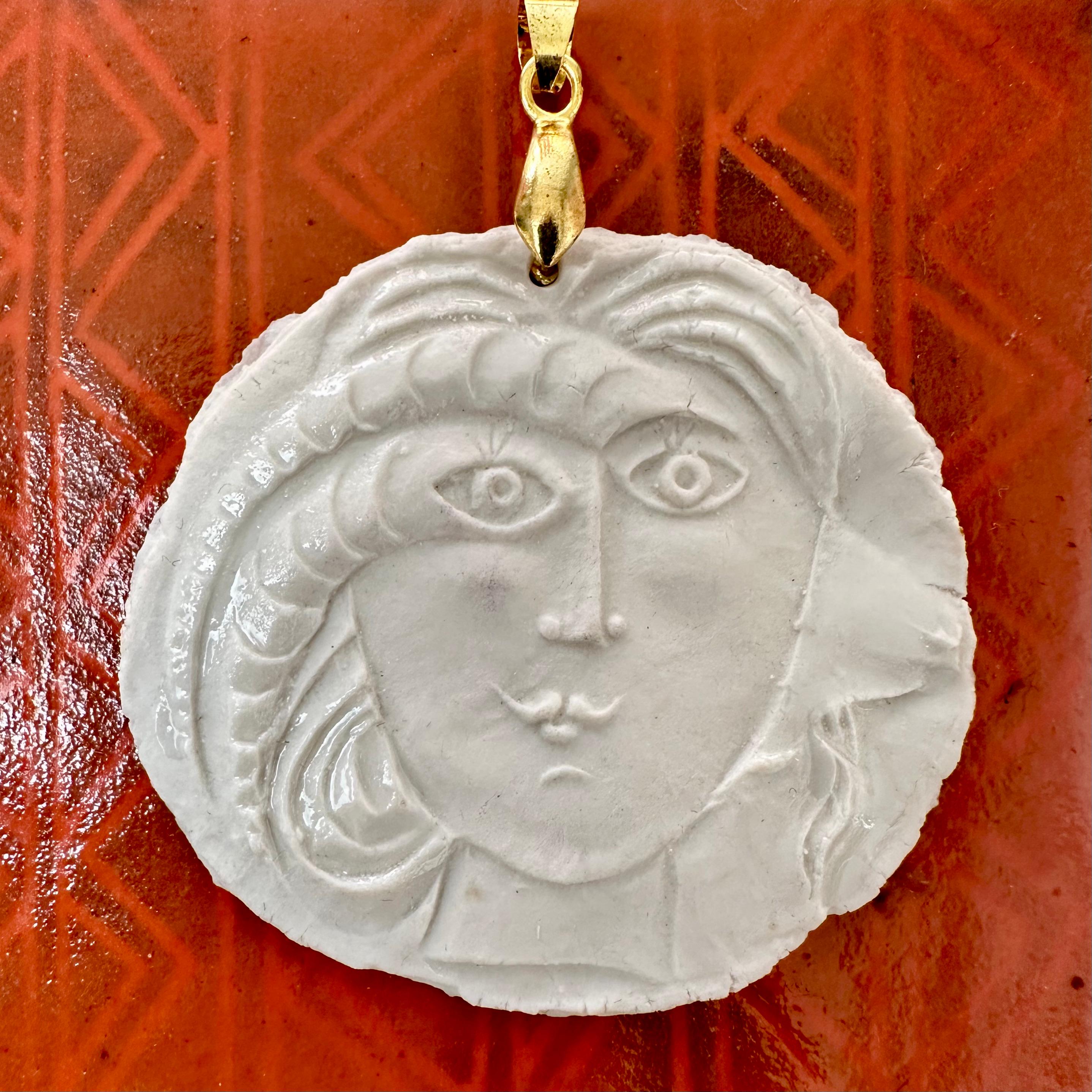 Thin sheet of partially glazed stamped porcelain with the motif of a chimera embodying the Capricorn sign.

Rare item from a limited series created by the artist in 1973 around the zodiac signs.

Although unsigned, this delicate artist's jewel is