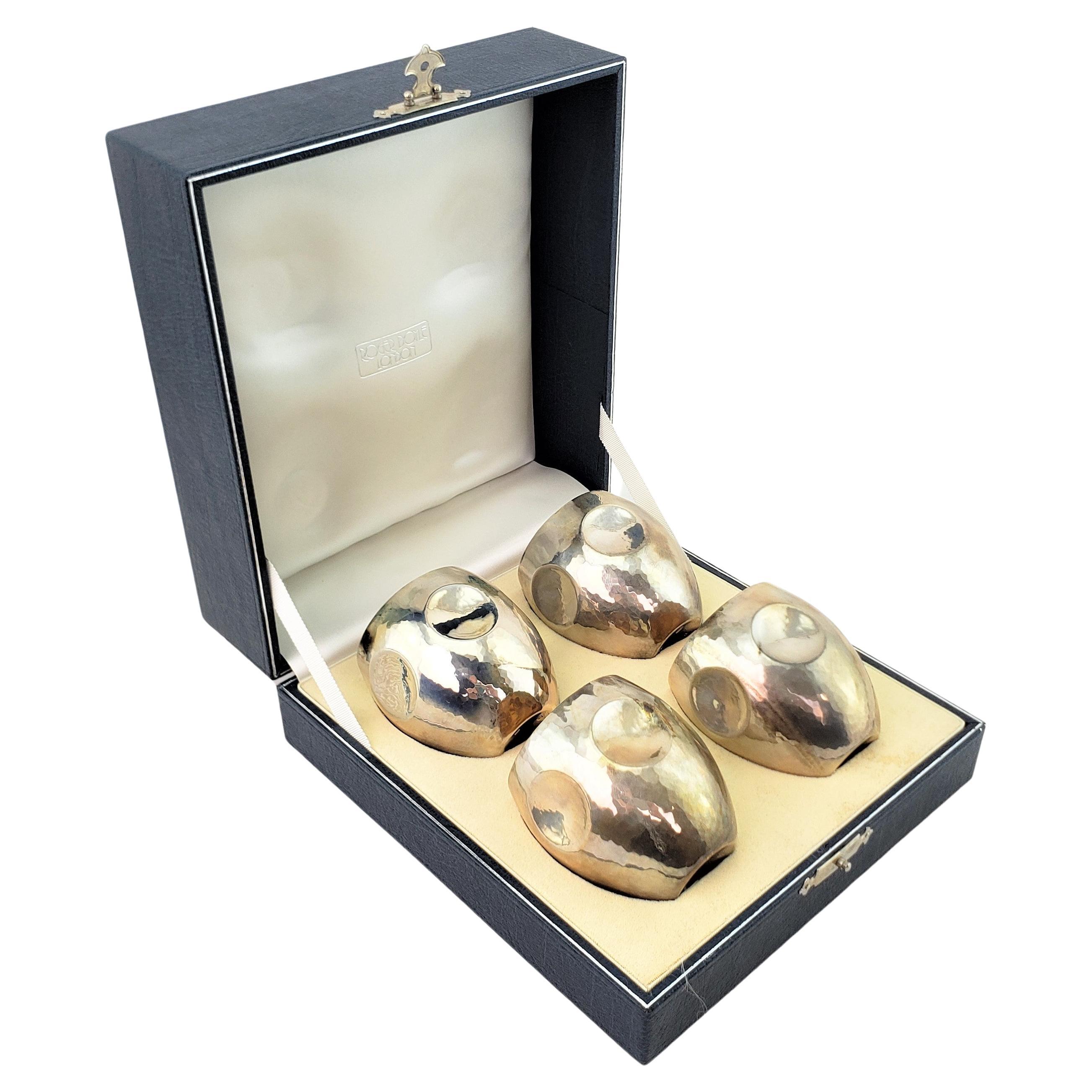 Set di coppe o calici d'argento in stile elisabettiano e astuccio di Roger Doyle