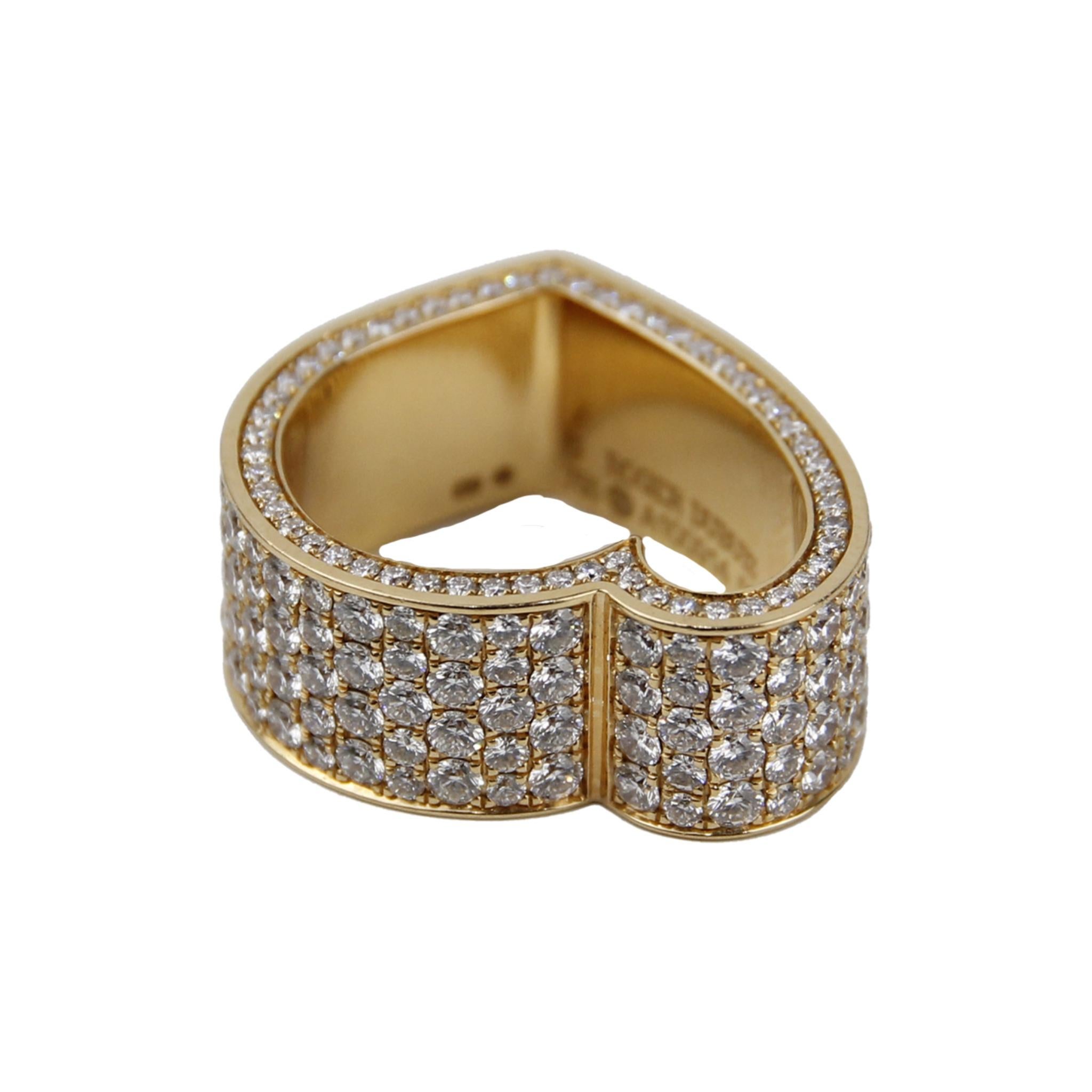 Taille brillant Roger Dubuis, bague cœur en or jaune 18 carats avec diamants de 5,67 carats en vente