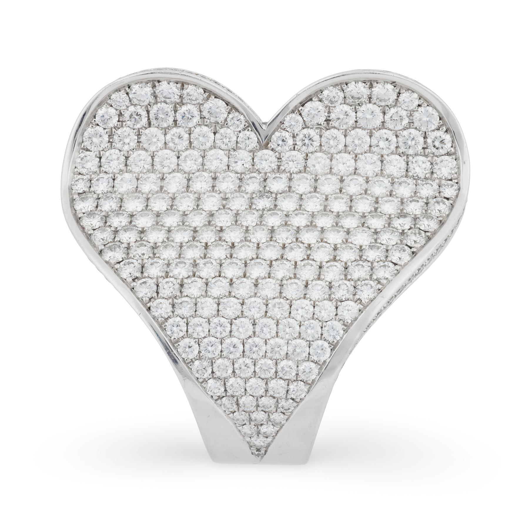 Roger Dubuis 7,50 Karat Diamantring aus 18k Weißgold in Herzform im Angebot 2