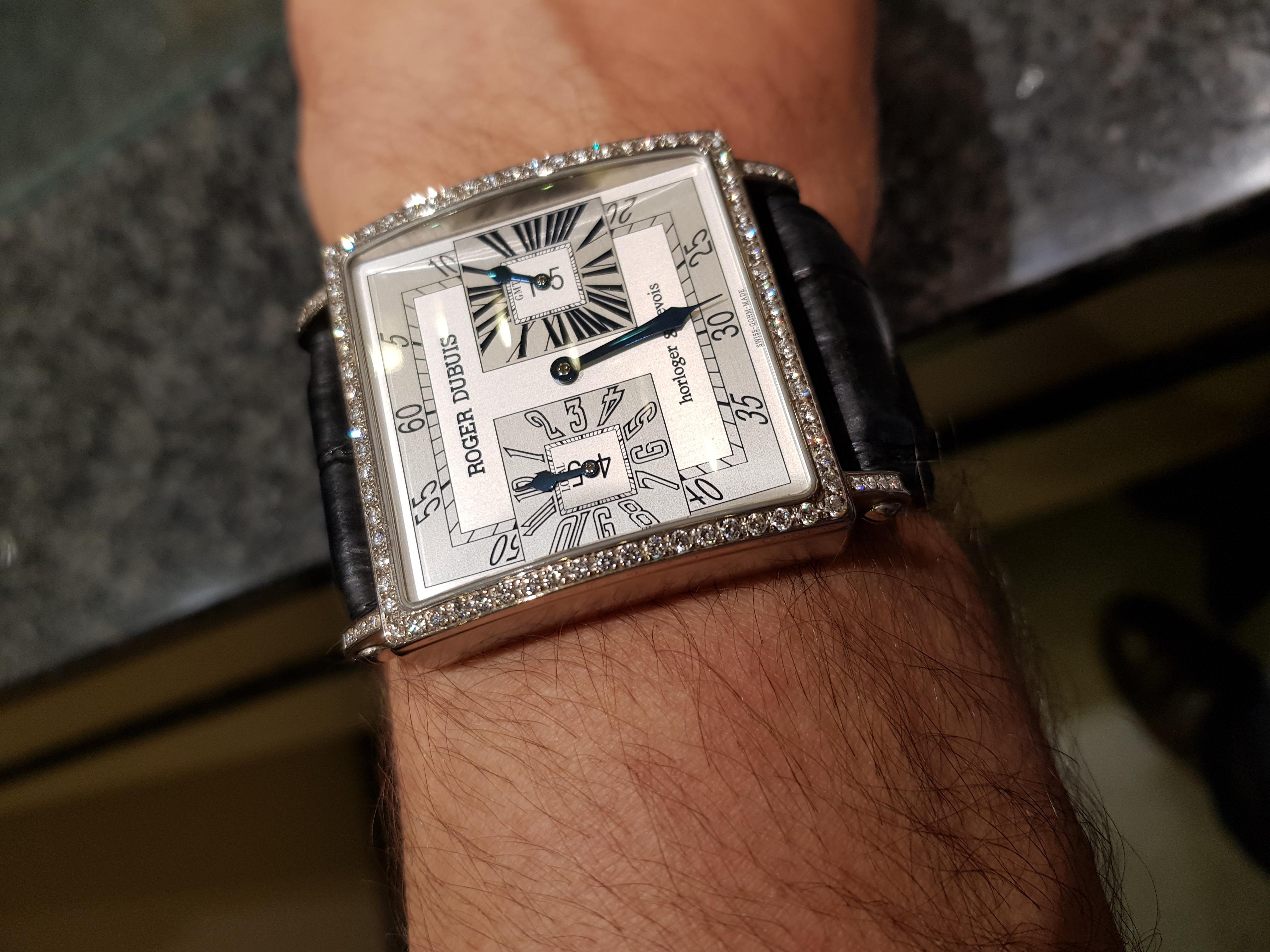 Or 18kt Roger Dubuis White Gold Square Limited Edition 28 Only GMT Jump Hour  en vente 7