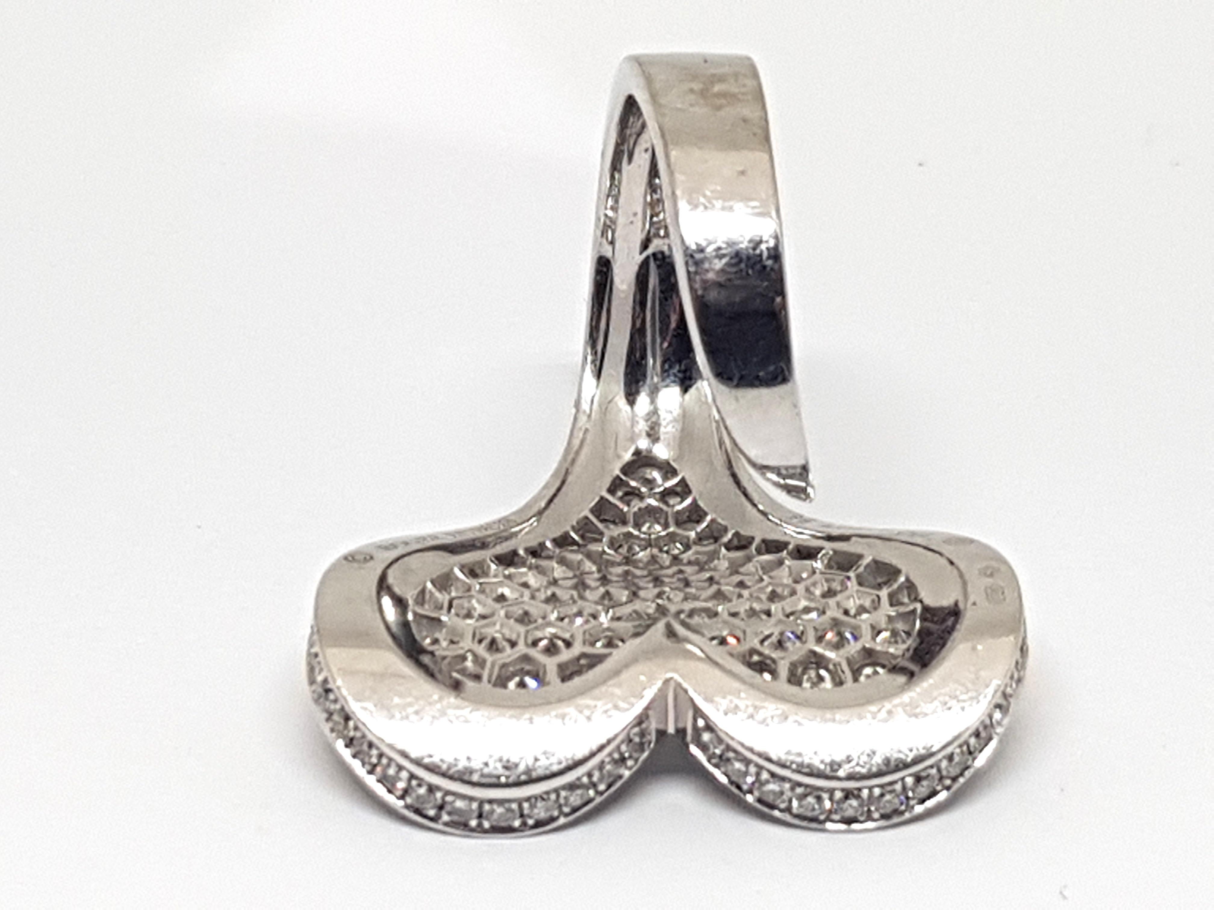 Roger Dubuis Signed 18 Karat White Gold Pave Diamond Curved Heart Cocktail Ring  In Excellent Condition For Sale In Antwerp, BE