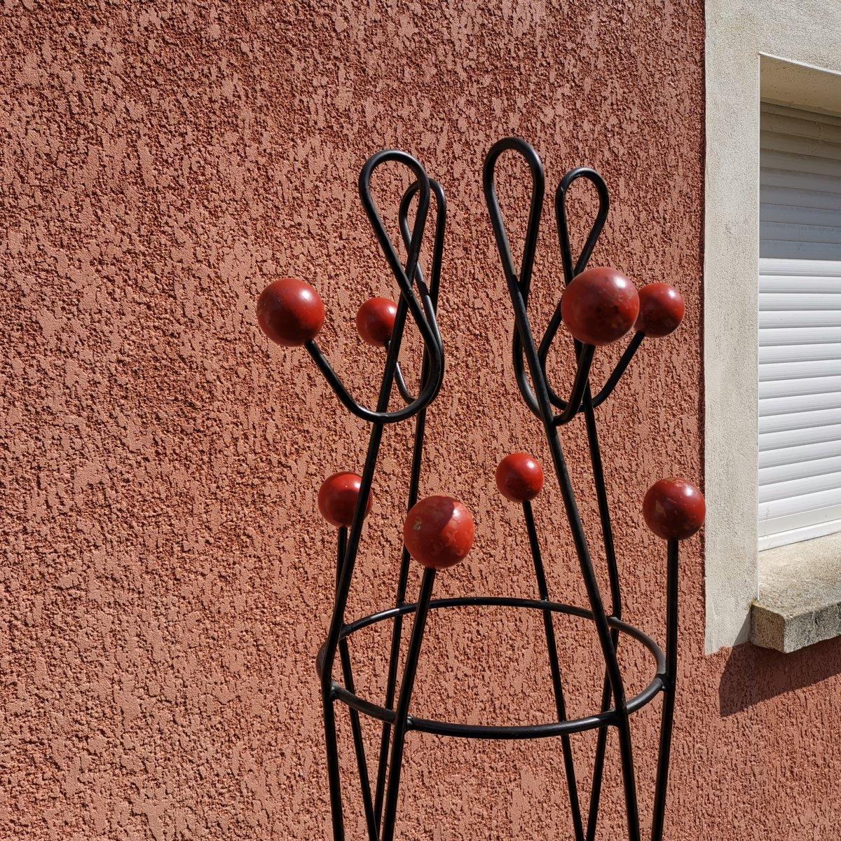 Mid-Century Modern Roger Feraud, Clef De Sol Iron Hat & Coat Stand in Original Black with Red Balls For Sale