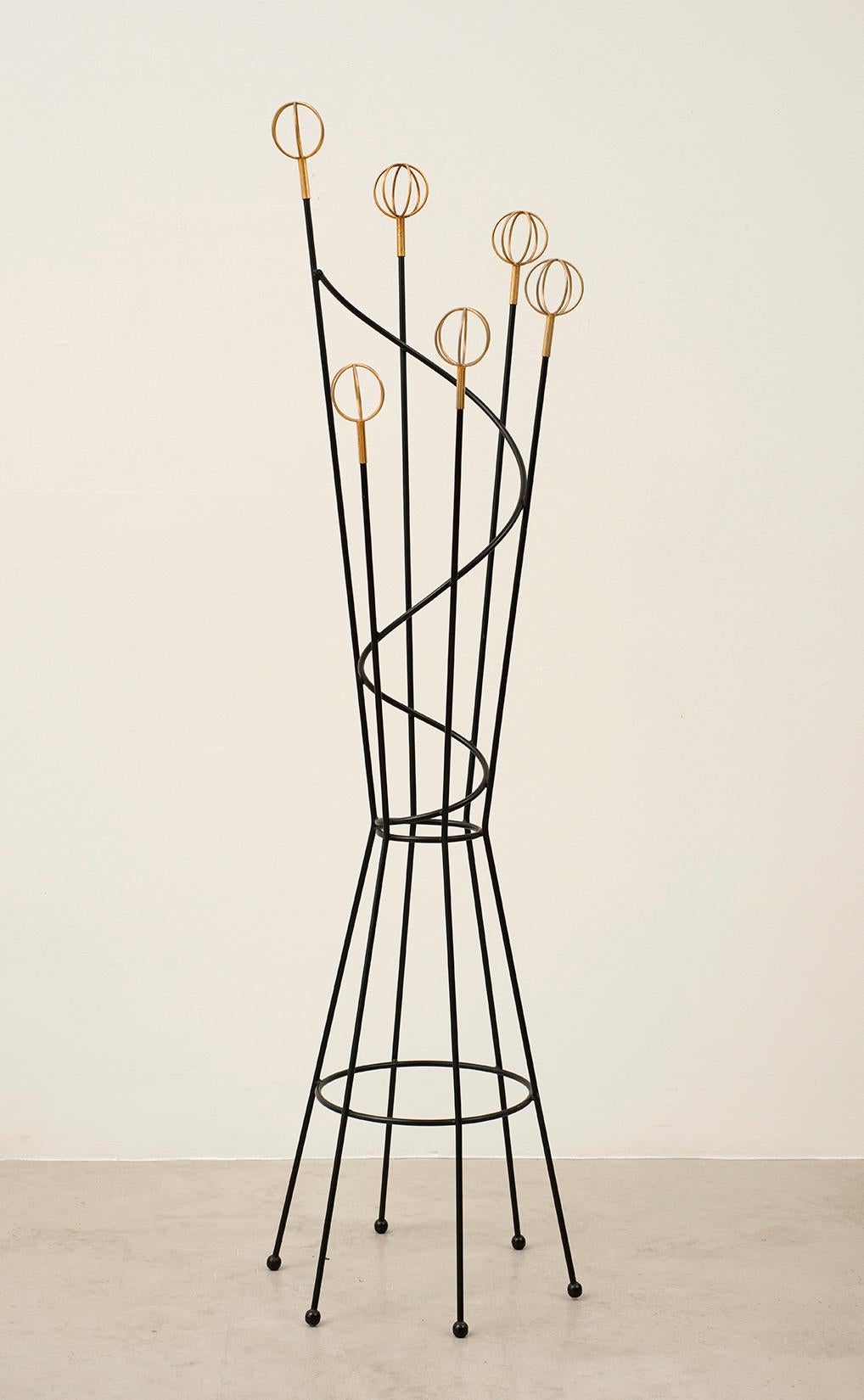 French modernist coat rack by Roger Feraud for Geo. In black lacquered metal with brass spherical finials. France, 1950s.