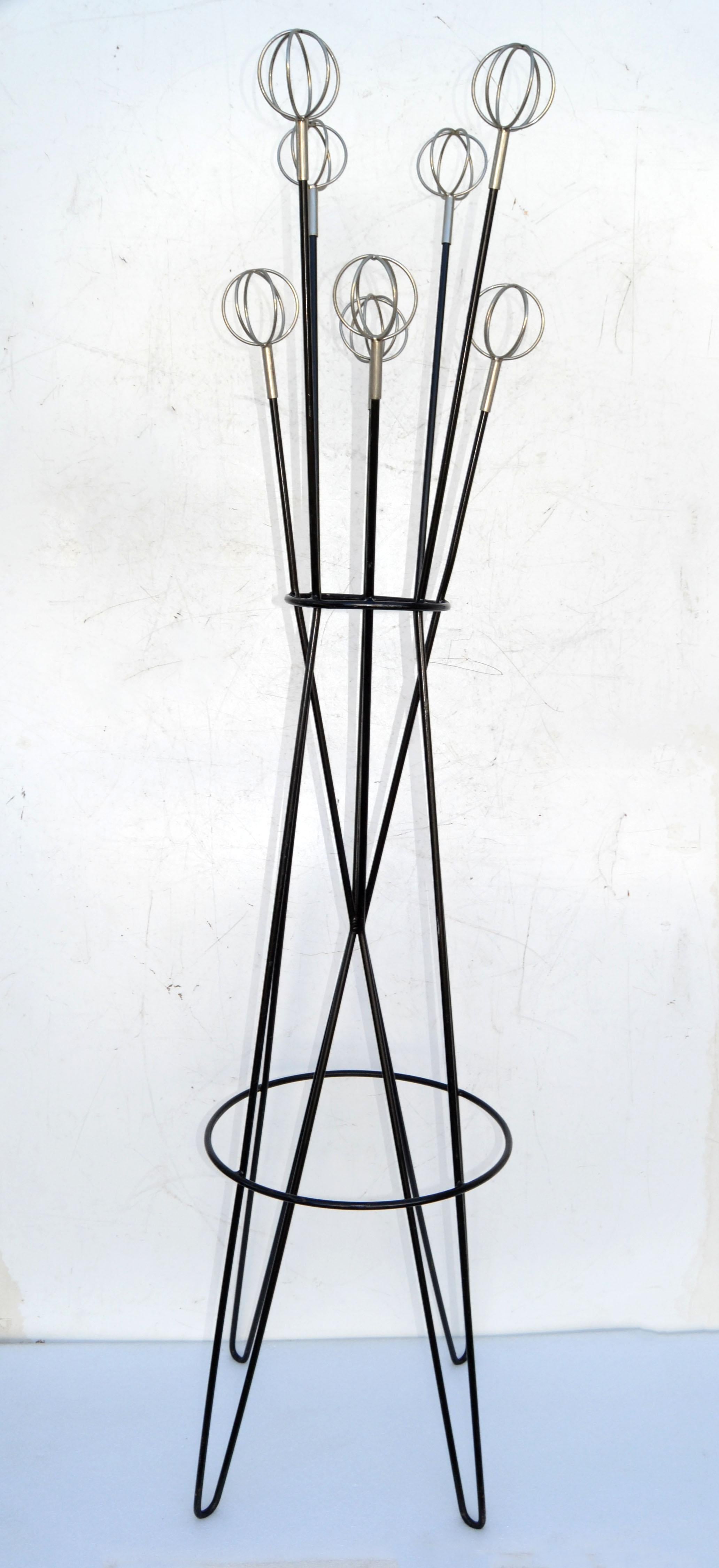 Space age coat or hat rack by Roger Feraud for GEO France.
Features a black finished iron core, hairpin legs and eight nickel-plated astrolabs.
Mid-Century Modern Design from the late 1950.
 