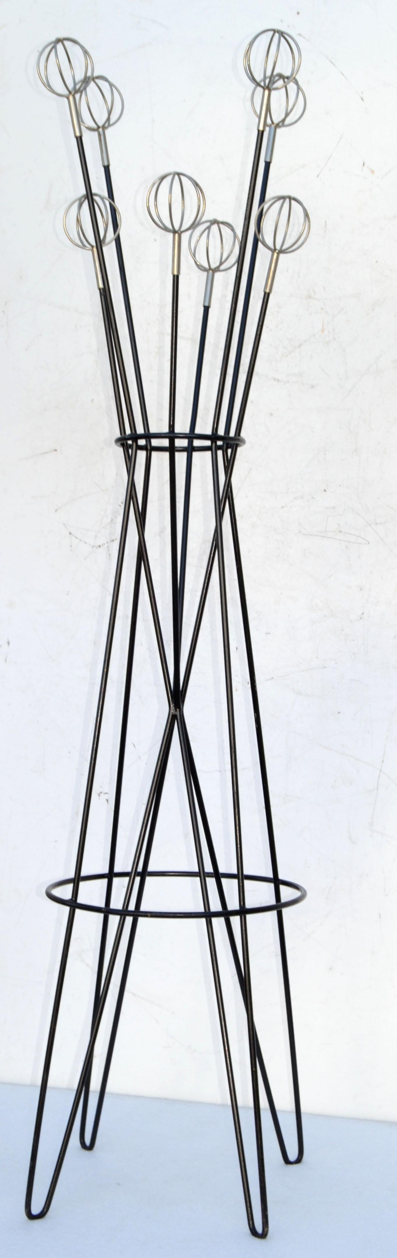 Roger Feraud Französischer Mid-Century Modern Hutständer aus Eisen und Nickel, Space Age (Handgefertigt) im Angebot