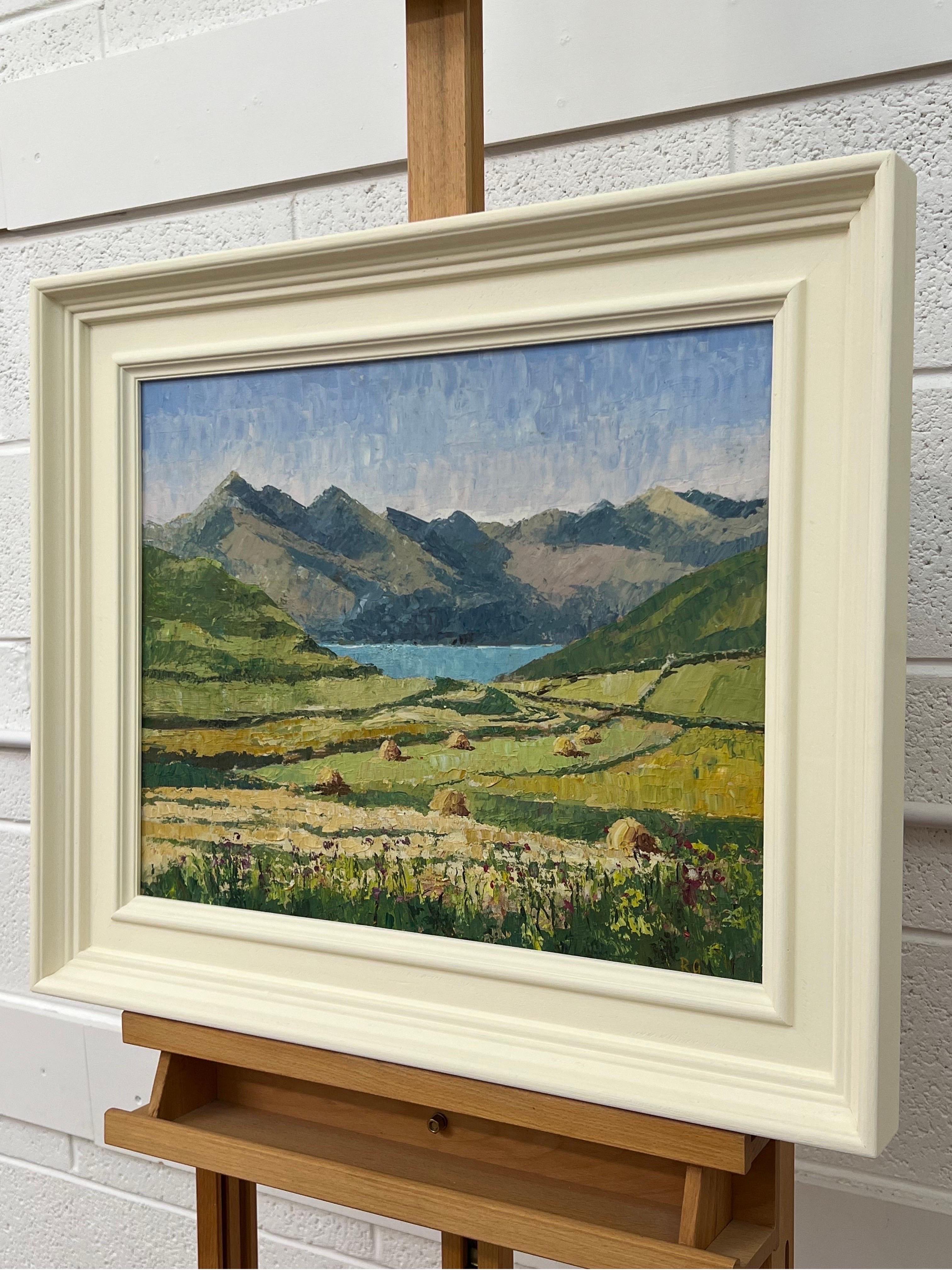 Peinture à l'huile ancienne des collines de Cullin sur l'île de Skye, dans les Highlands écossais - Marron Abstract Painting par Roger Gallaher