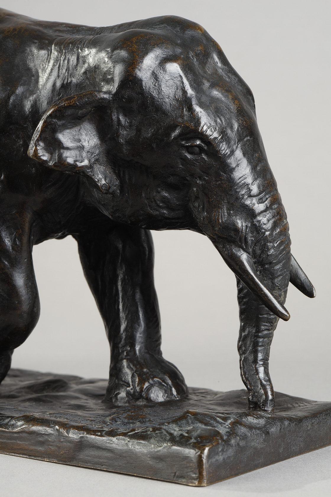 Elephant trotting - Sculpture by Roger Godchaux