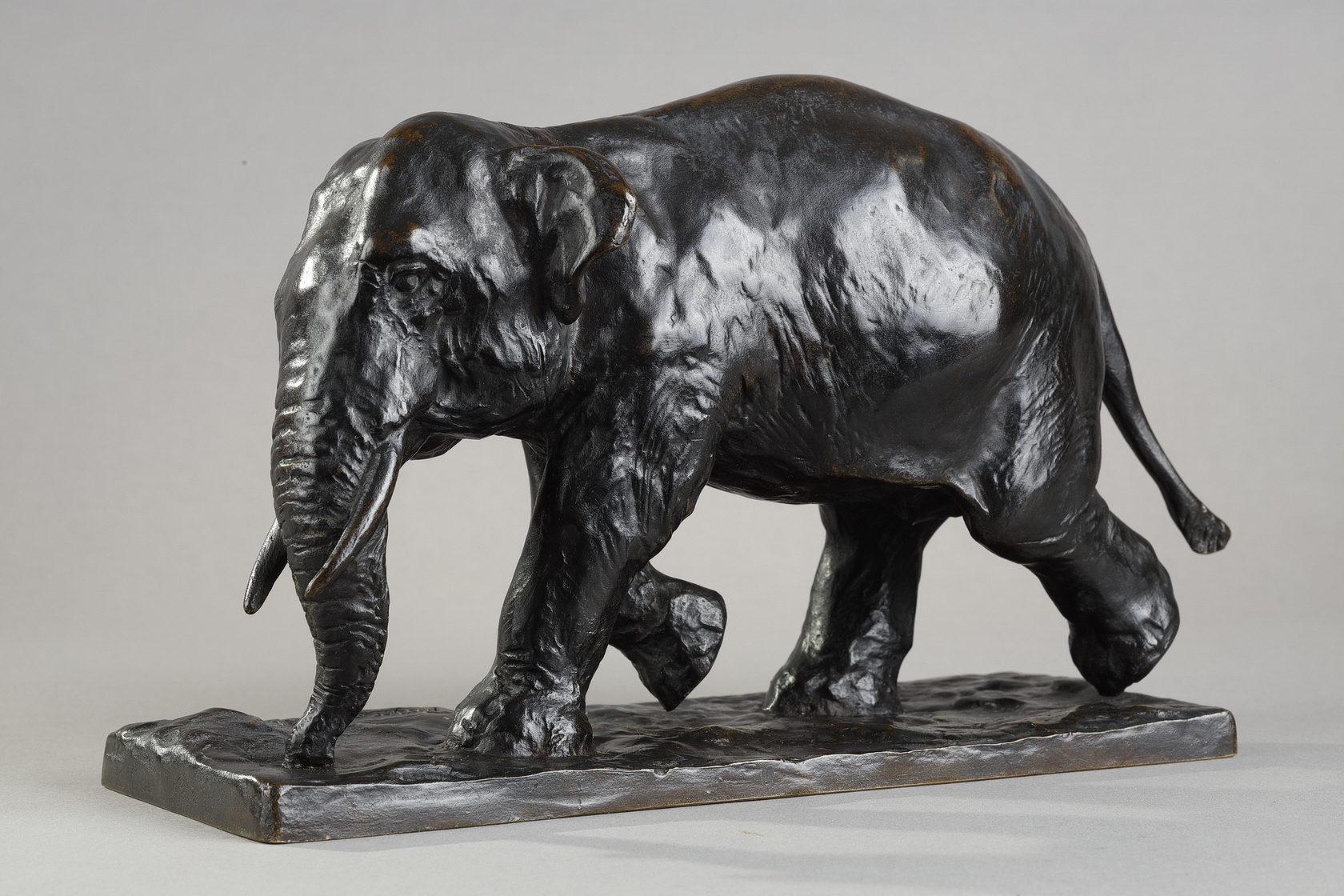 Elephant trotting - Gold Figurative Sculpture by Roger Godchaux