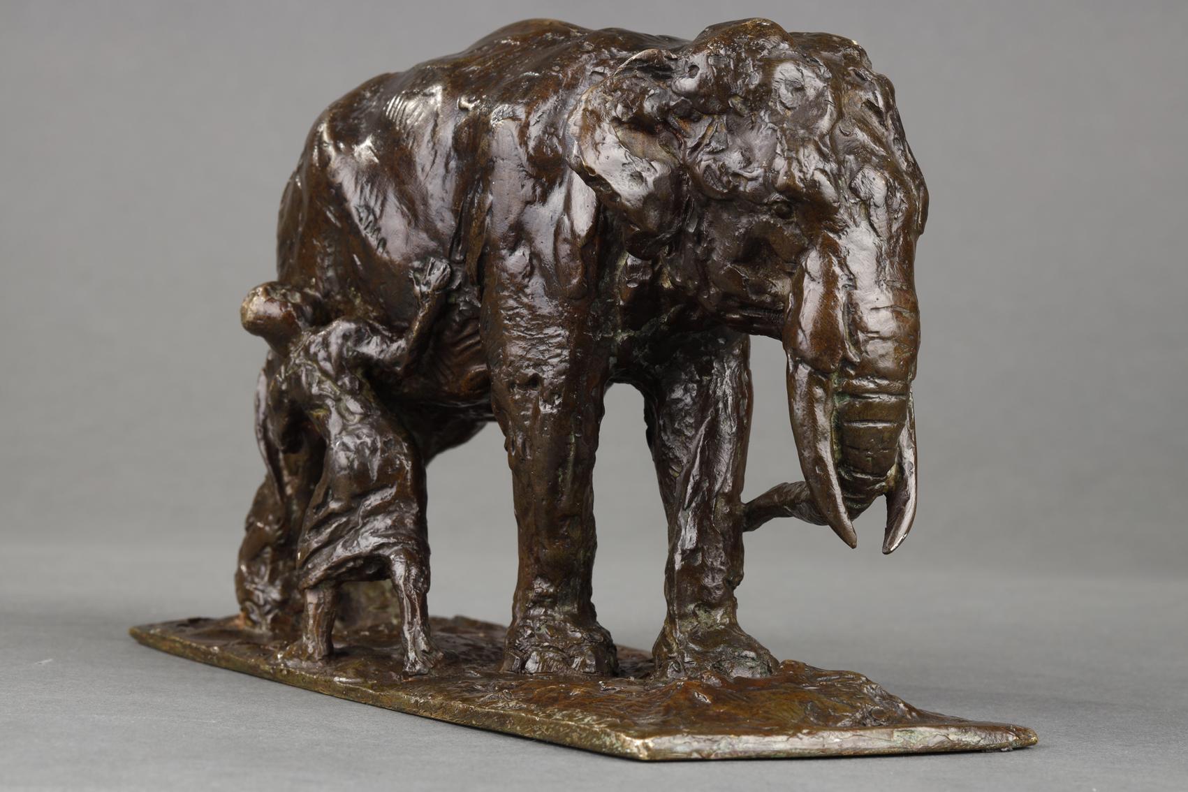 Mahout che lava il suo elefante
di Roger Godchaux (1878-1958)

Una scultura molto rara in bronzo con una patina marrone scuro sfumata.
Firmato sulla base 