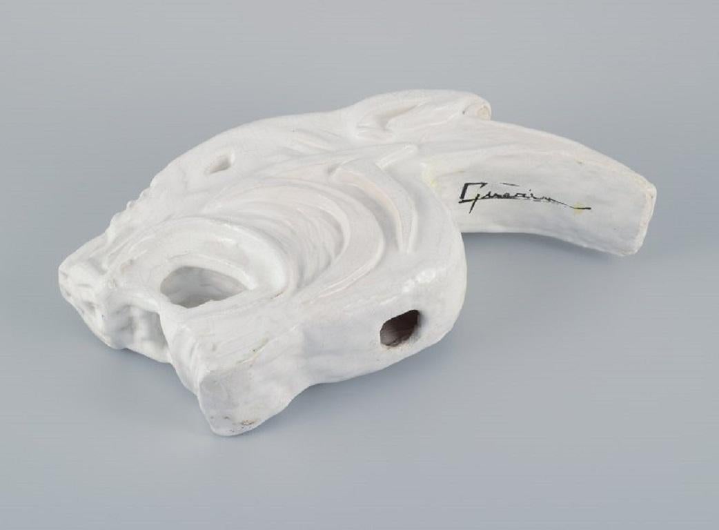 Milieu du XXe siècle Sculpture unique de Roger Guerin en céramique émaillée blanche, tête de tigre en vente