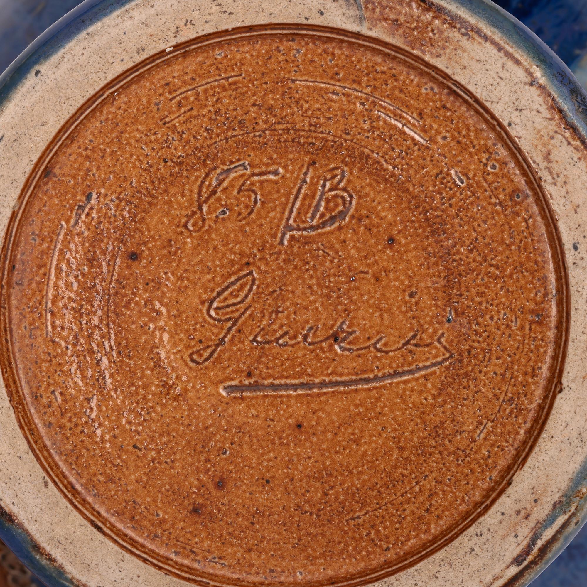 Jarra con cresta de cerámica Art Déco belga Roger Guérin en venta 10