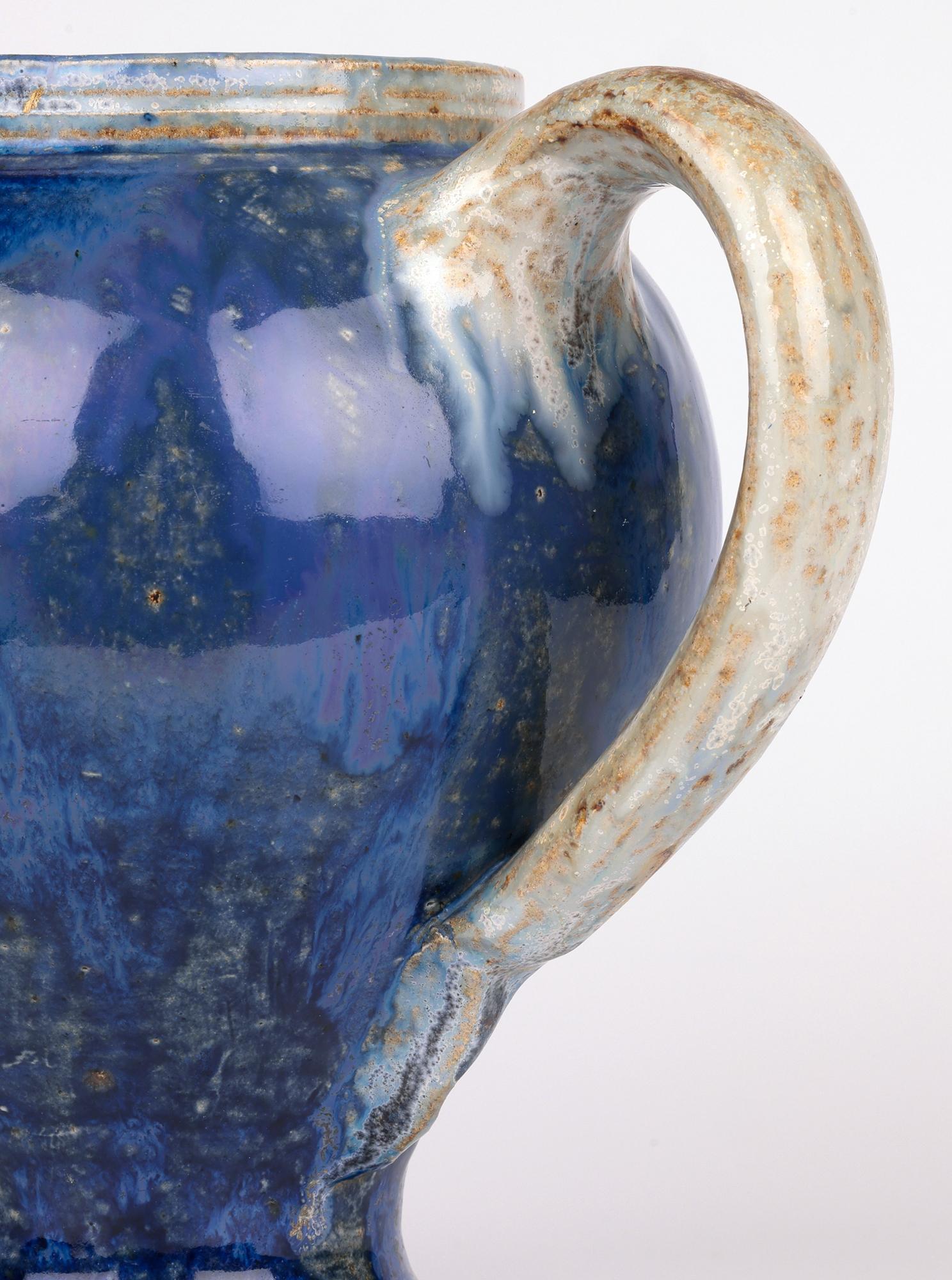 Jarra con cresta de cerámica Art Déco belga Roger Guérin Glaseado en venta
