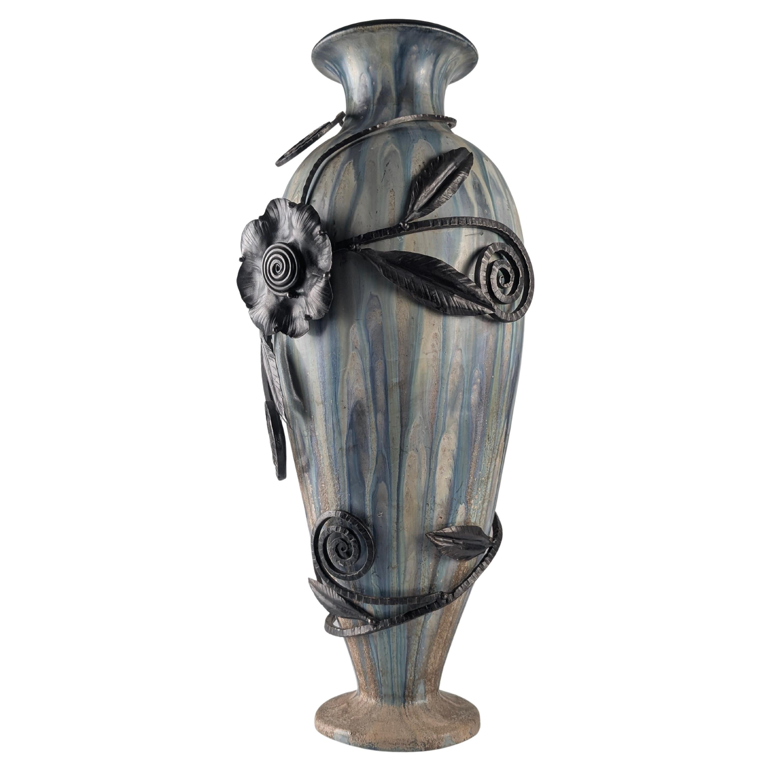 Roger Guérin Vaso in gres e ferro battuto in stile Art Déco belga del 1930 in vendita