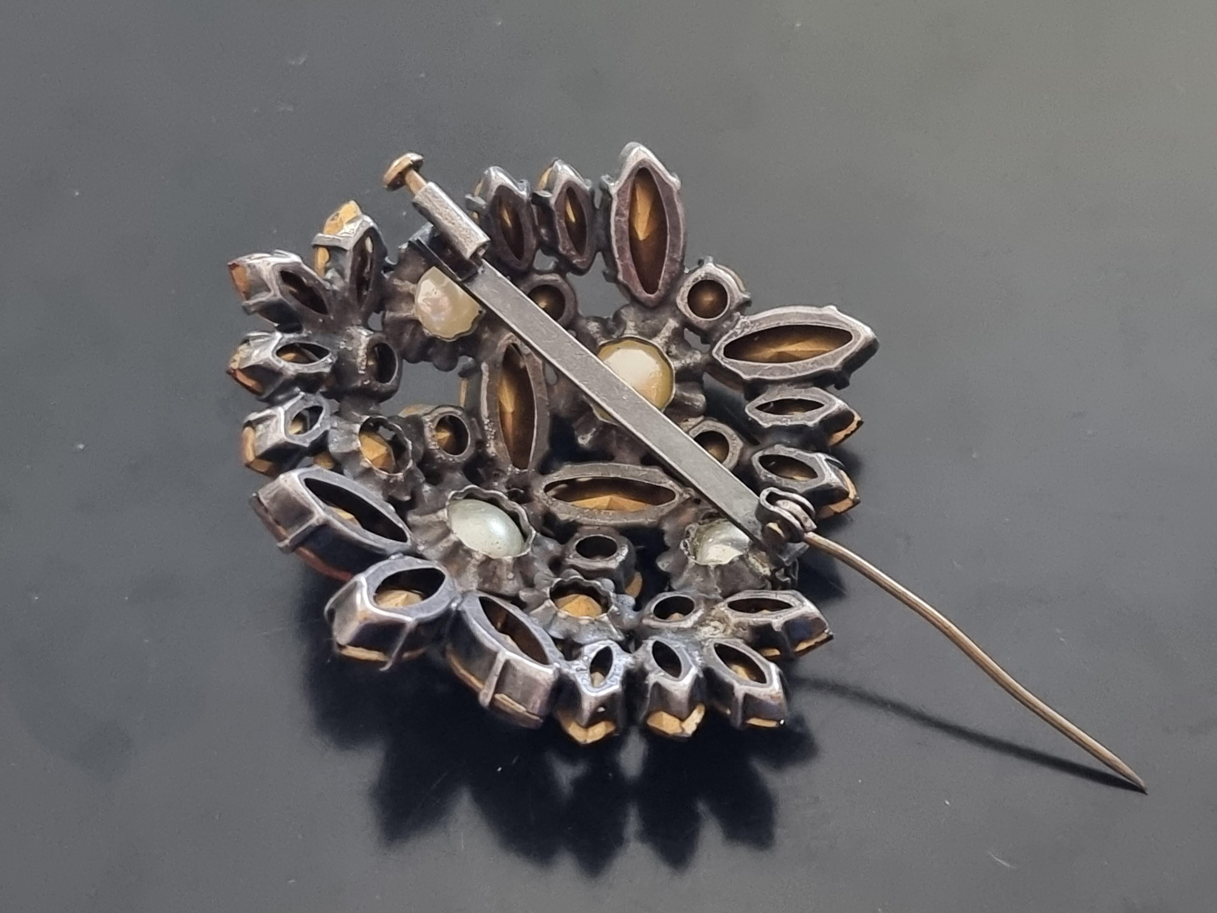ROGER Jean Pierre, Magnificent old brooch, vintage from the 50s For Sale 4