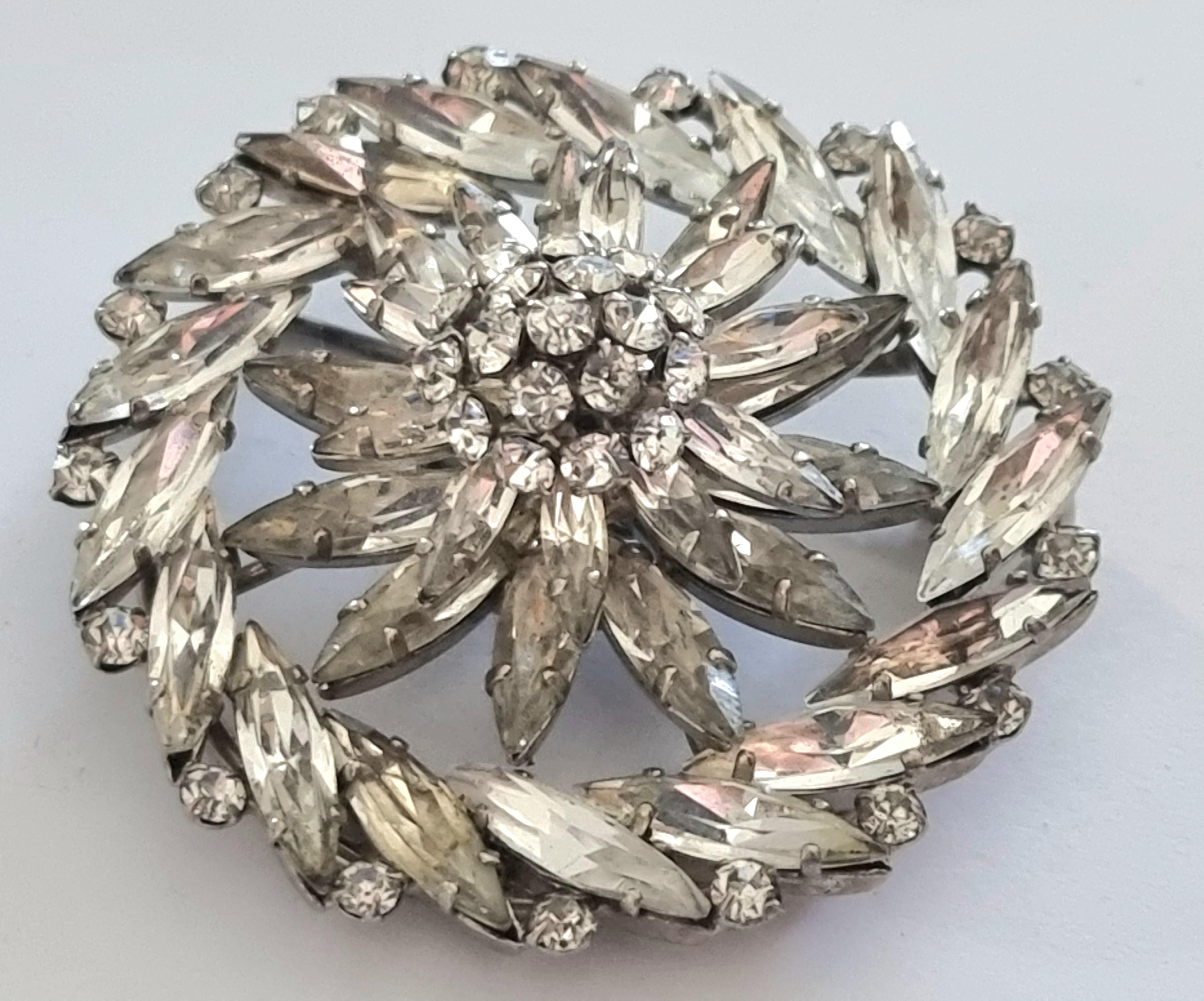 Artist ROGER Jean Pierre, Magnificent old brooch, vintage from the 50s For Sale