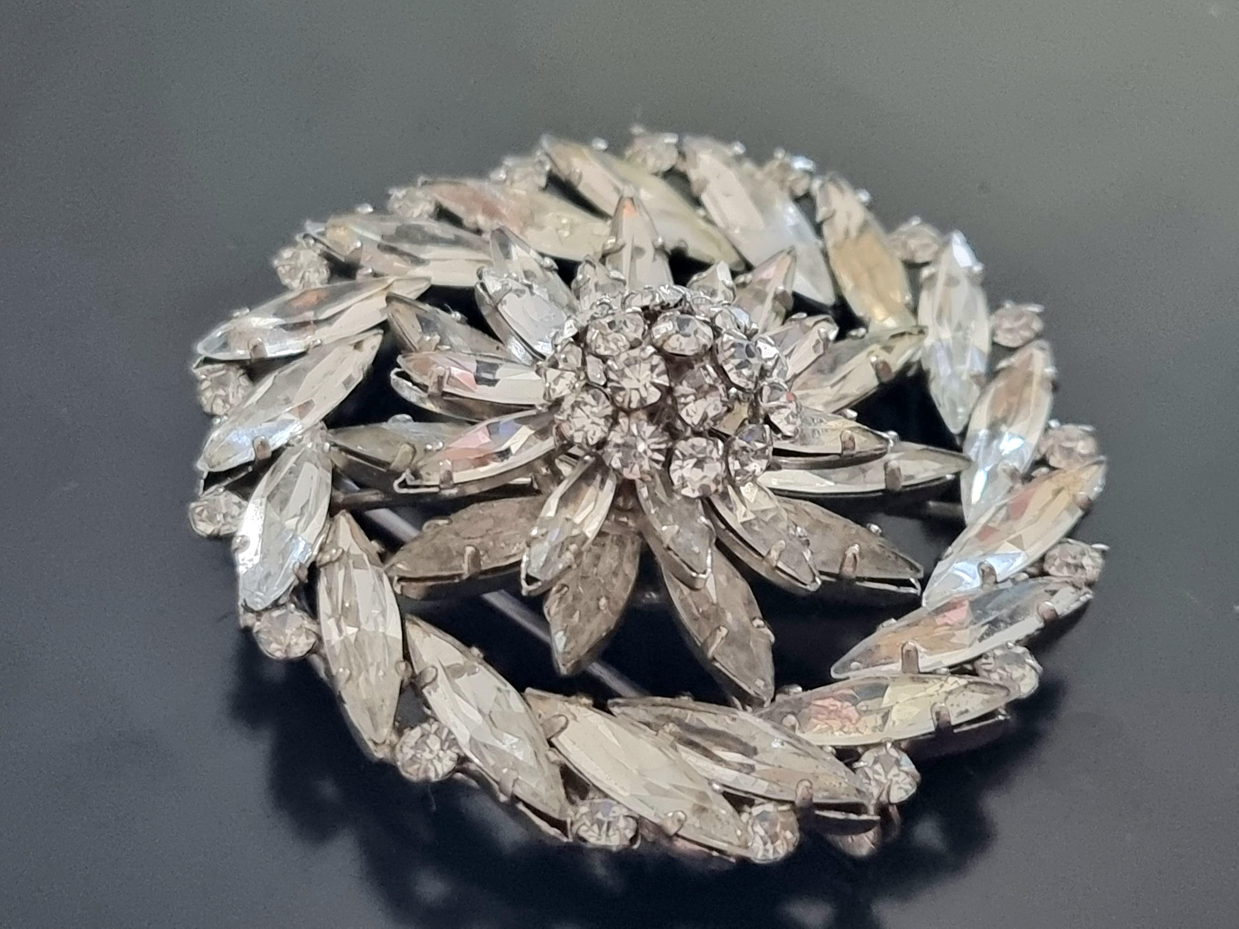 ROGER Jean Pierre, Magnificent old brooch, vintage from the 50s For Sale 3