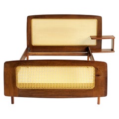 Lit «DN » Roger Landault, en acajou et rotin, France, 1960