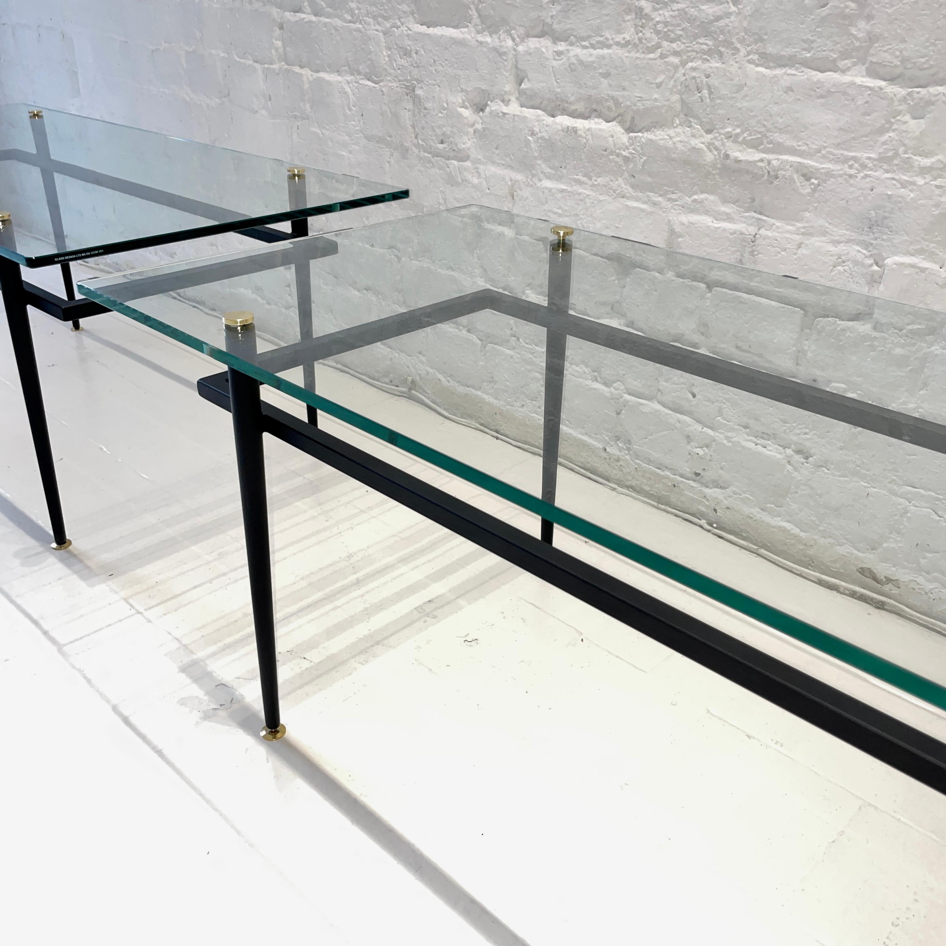Milieu du XXe siècle Paire de tables basses Roger Le Bihan  En vol  Minimaliste Avant Pawson en vente