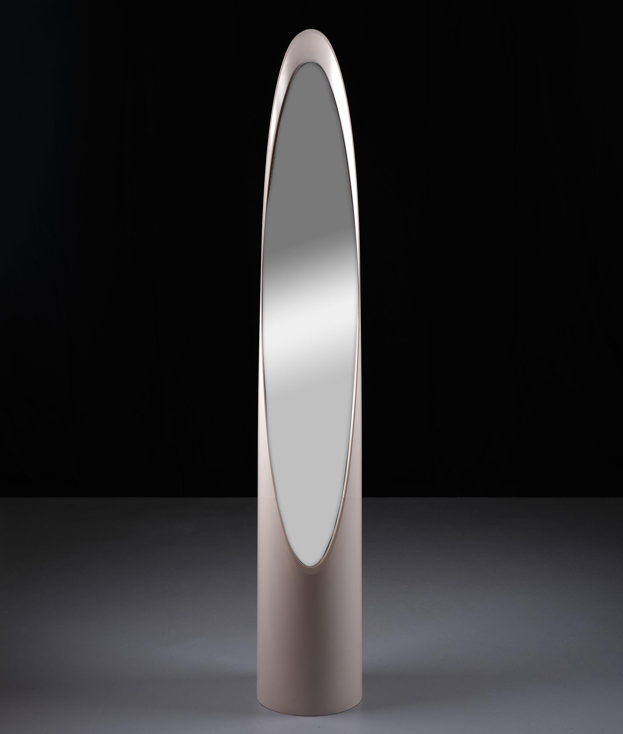 Nice sleek lipstick mirror by Rodolfo Bonetto 
Produced in Italy model Unghia  1970s 
All original Will add that great sculptural functional piece to any room.