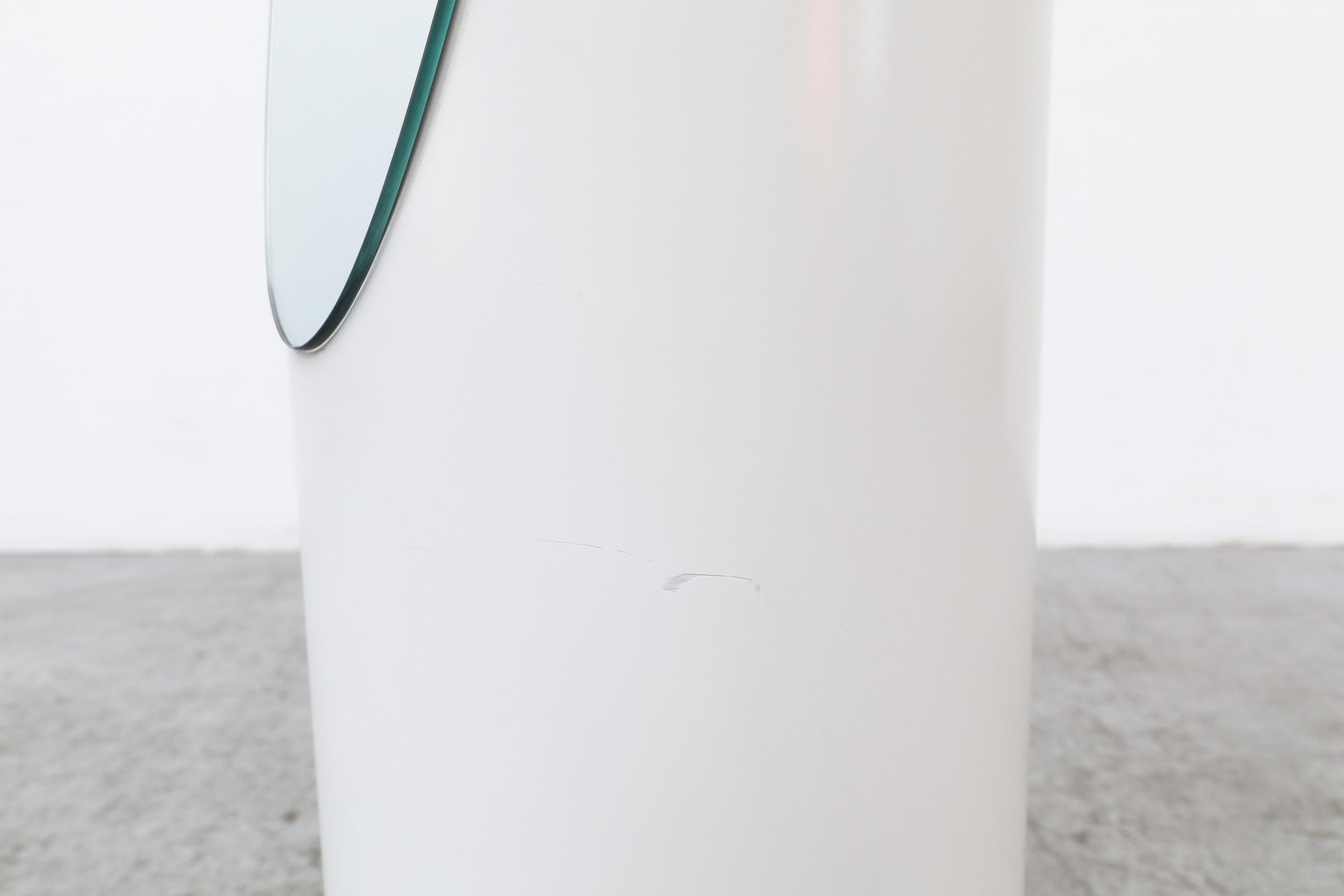 Roger Lecal Style Weißer Lippenstift Oval Standing Mirror im Angebot 3