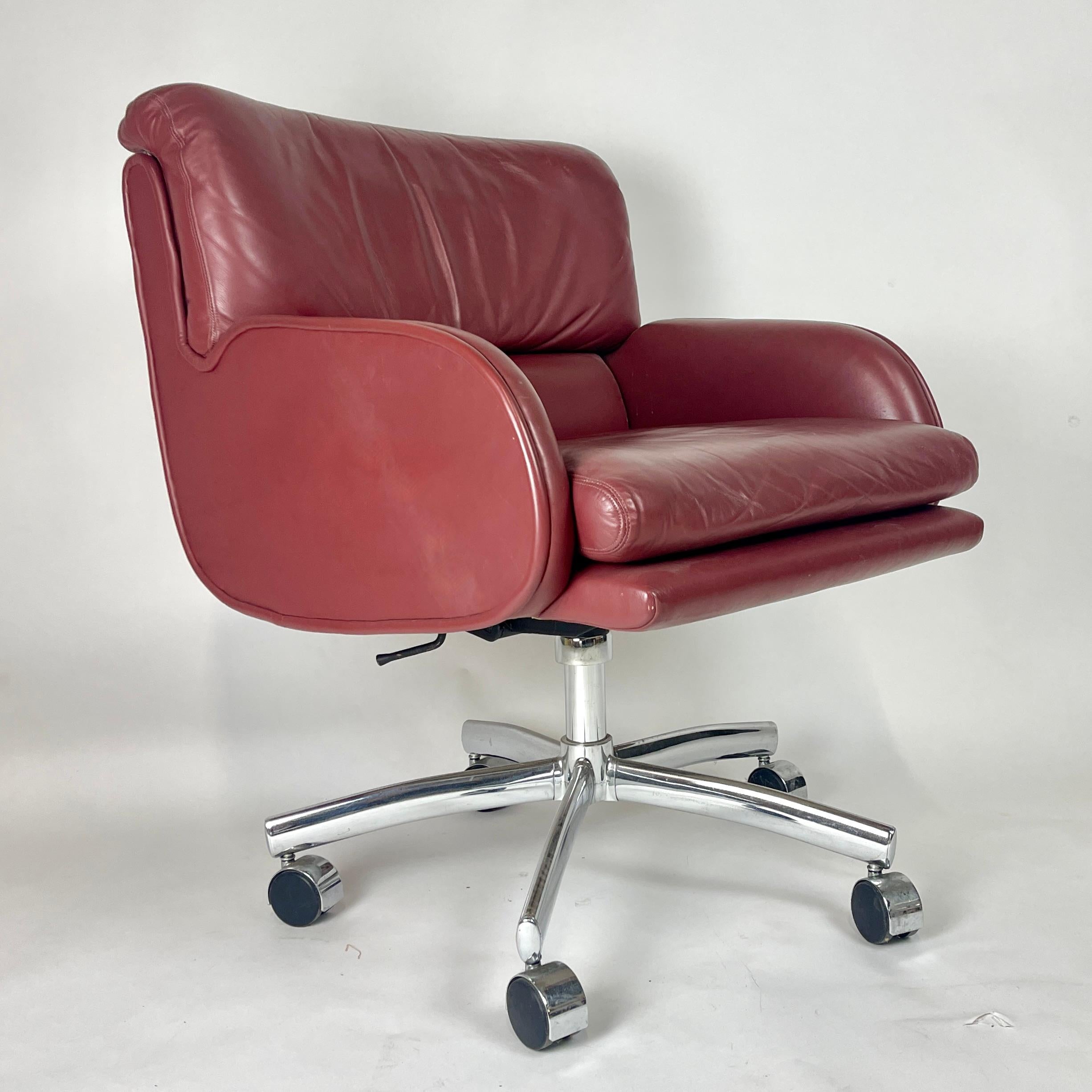 Mid-Century Modern Roger Lee Sprunger for Dunbar Elegant Leather Office Chairs 10 Available For Sale