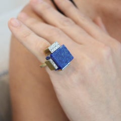 ROGER LUCAS 1970 Bague cubiste géométrique en or jaune 18 carats avec lapis et diamants
