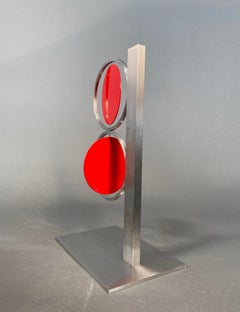 Figura otto rossa da 24 pollici su colonna