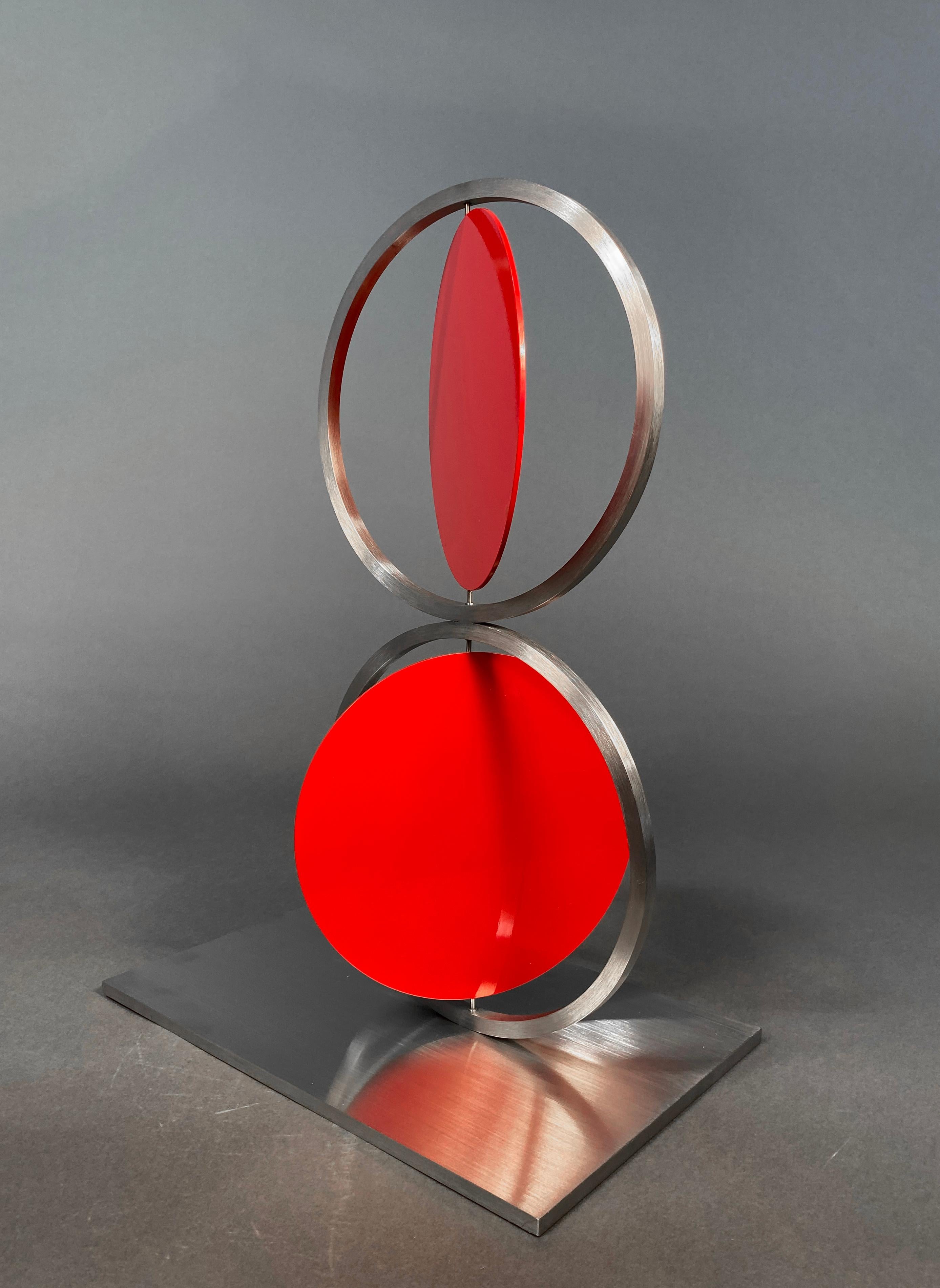 Figura Otto Rosso - Abstract Sculpture Grigio di Roger Phillips