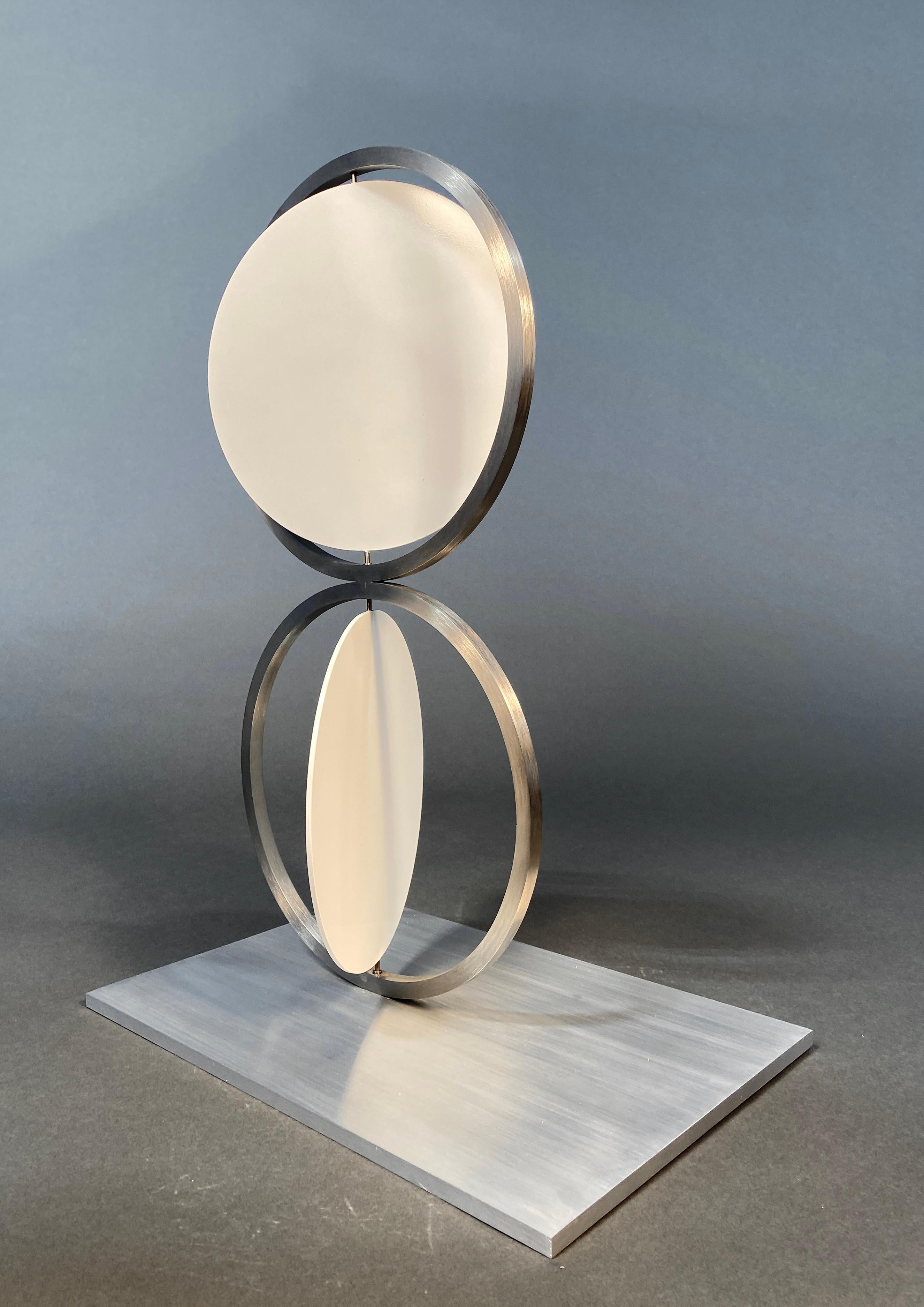 Escultura cinética Figura 8 blanca - Sculpture de Roger Phillips